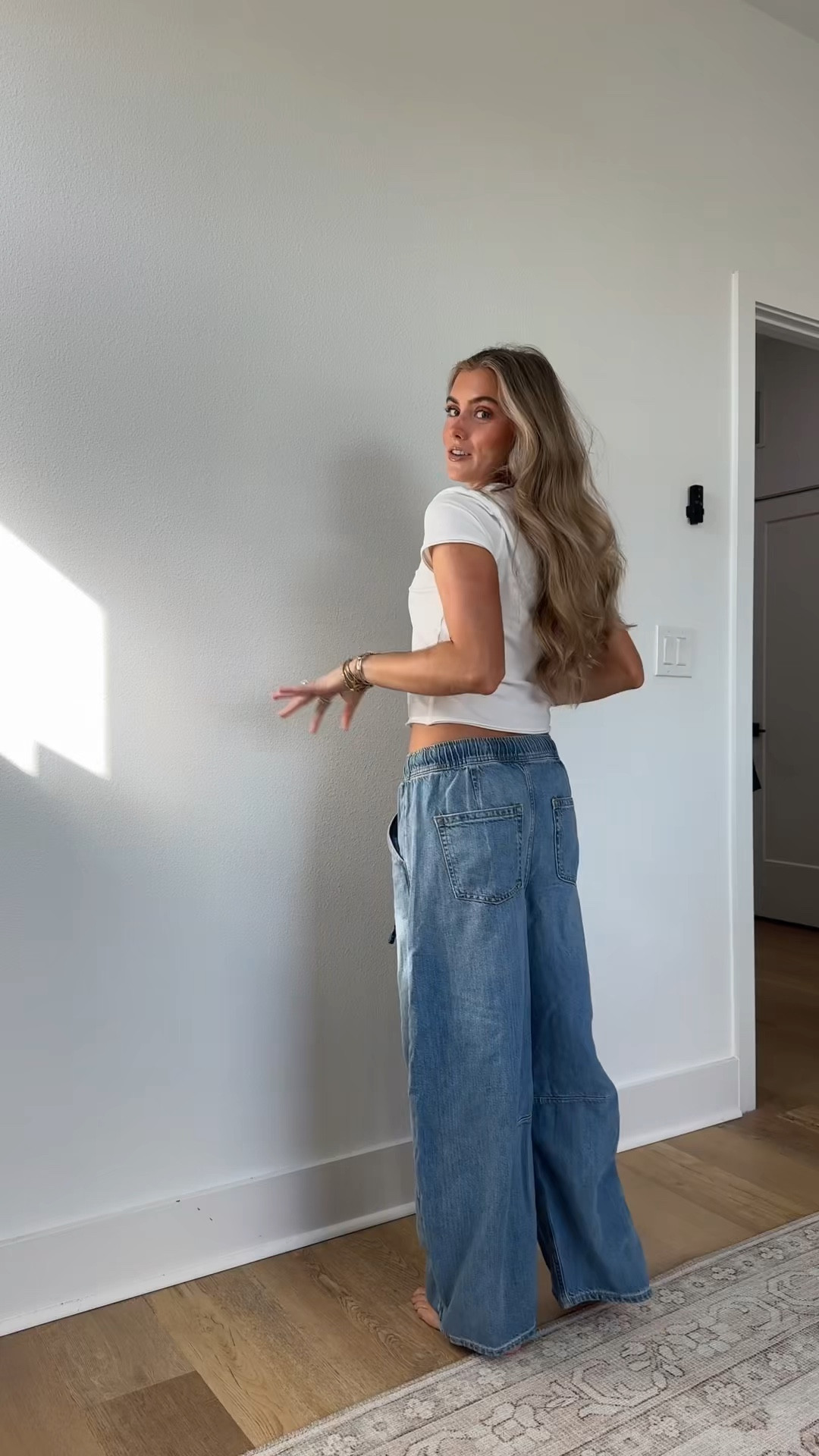 Gap size XS mid rise easy horseshoe jeans. An exaggerated curve. An extra loose leg. ​A barrel fit goes extra wide — and becomes completely new.

Fit: An ankle-length horseshoe jean that's fitted at the waist with an exaggerated curved leg and tapered ankle.
Fabric: 95% Cotton, 5% Recycled Cotton.
Stretch: No Stretch Jeans. Authentic denim that gets better with every wear. Made to wear all day & break in over time.
Rise: Mid Rise Jeans.
Look: A horseshoe jean in a dark indigo wash.
Details: Elasticized waist with drawcords, four-pocket styling & seams at sides. @gapstyle  trends 

#LTKSeasonal #LTKSaleAlert #LTKootd