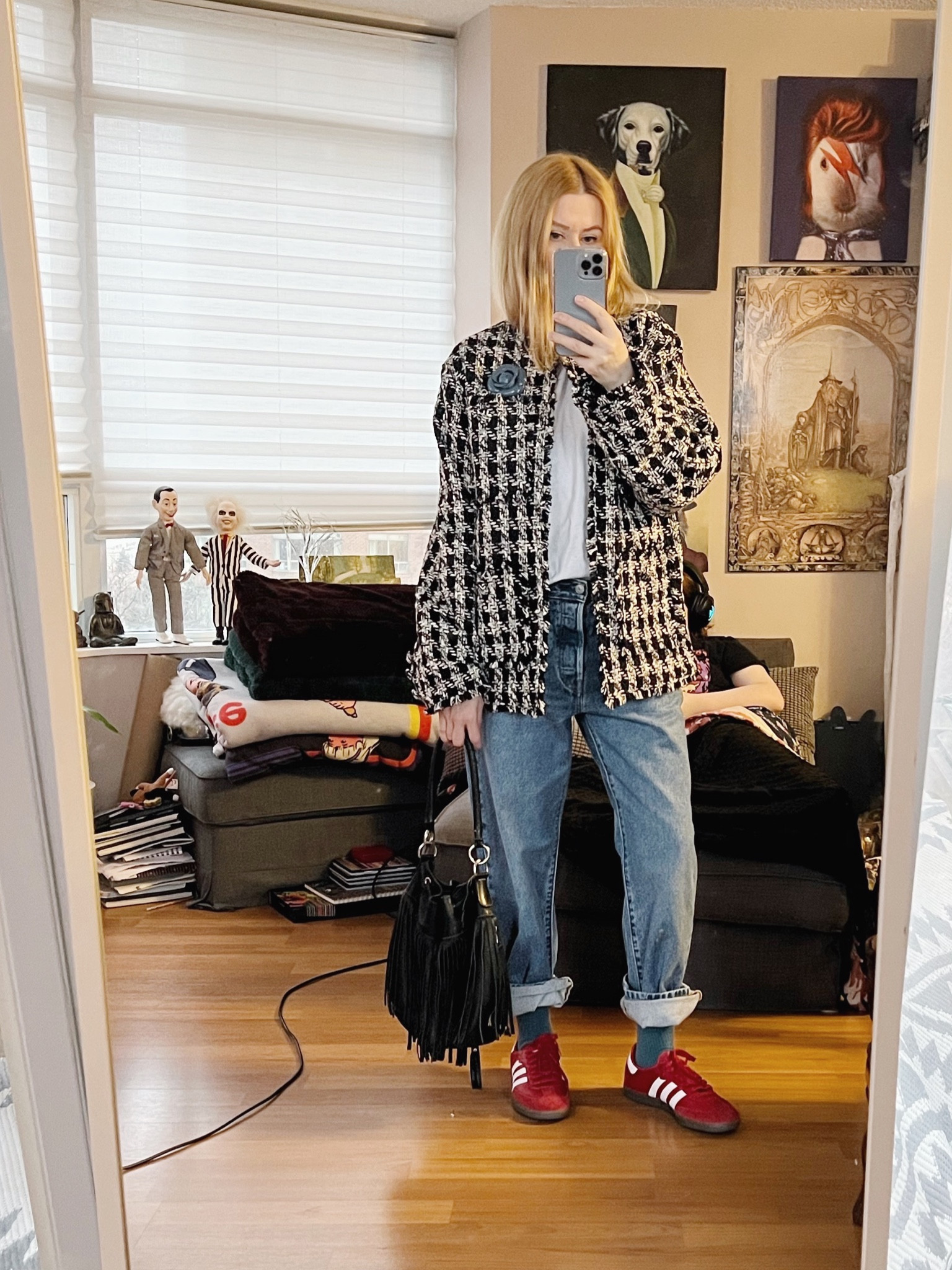 I’ve been putting off pictures because it’s so gloomy but there is  no avoiding it. Apparently the sun does not exist here any longer.
I went up two sizes in these jeans to get them oversized.
•
.  #winterLook  #StyleOver40  #boucle  #hmXme  #miumiu   #adidas #everlane #vintageBag #FashionOver40  #MumStyle #genX #genXStyle #genXInfluencer #WhoWhatWearing #genXblogger #secondhanddesigner #Over40Style #40PlusStyle #Stylish40s #styleTip  #HighStreetFashion #StyleIdeas


#LTKstyletip #LTKSeasonal #LTKshoecrush