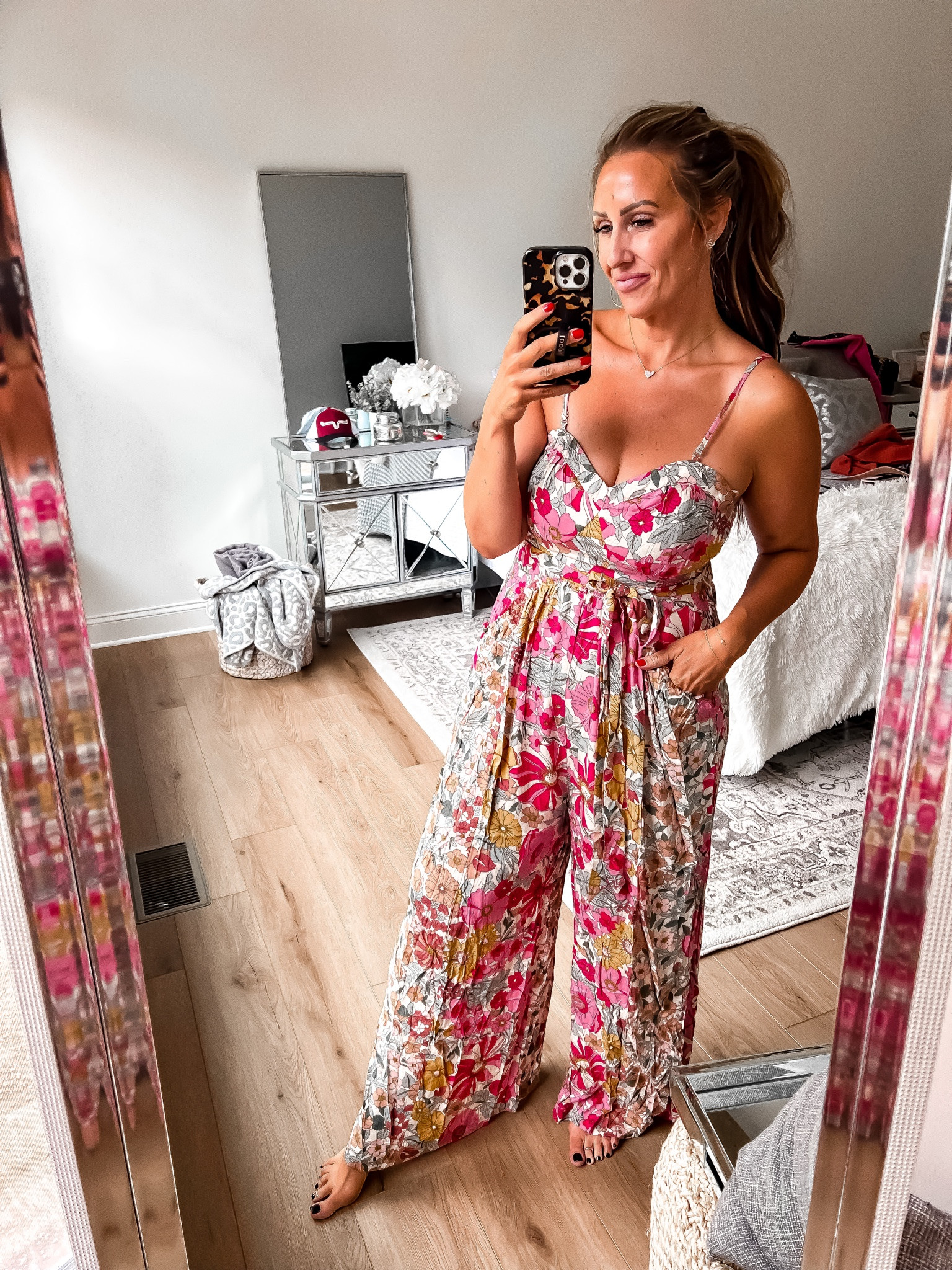 New floral romper jumpsuit Sz large 
Code THEMOMINSTYLE 

#LTKSeasonal #LTKcurves #LTKmidsize