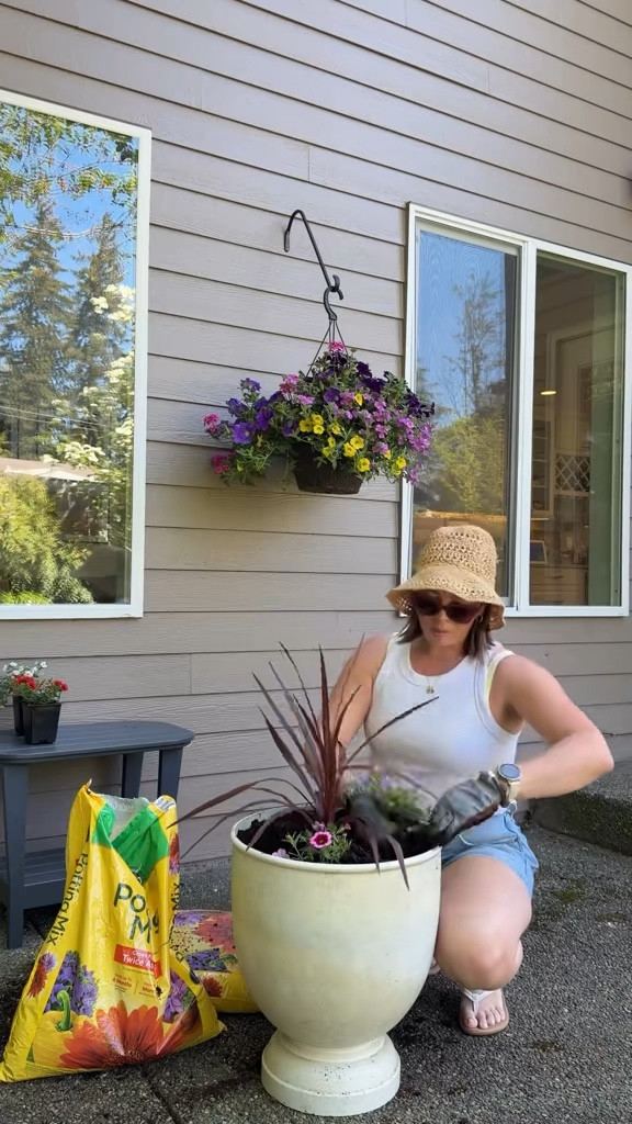 Spring Gardening Outfit 👒🪴🌸☀️ Wearing a size 31 short  | Size 10 | M\L | 5’4” 

#LTKMidsize #LTKActive #LTKootd