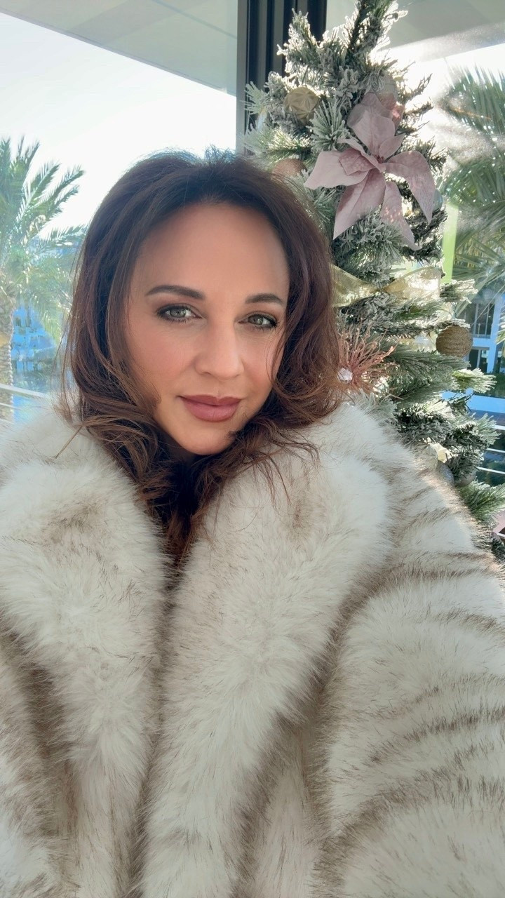 Faux fur long coat under $100 

#LTKFindsUnder100 #LTKgrwm #LTKHoliday