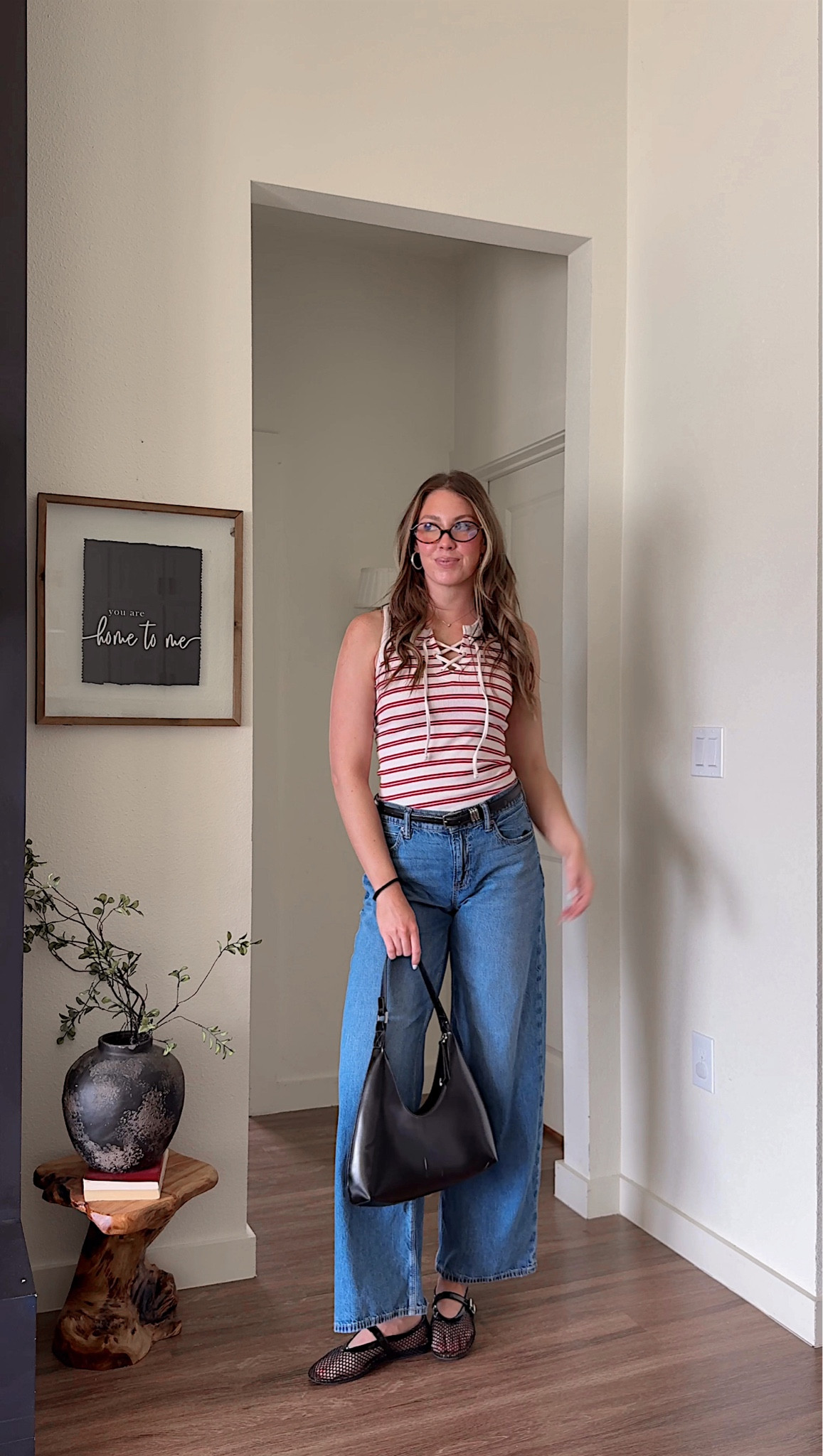 Casual effortless outfit inspo as a rectangle body type. This would be perfect for running errands, sporting events, brunch, etc