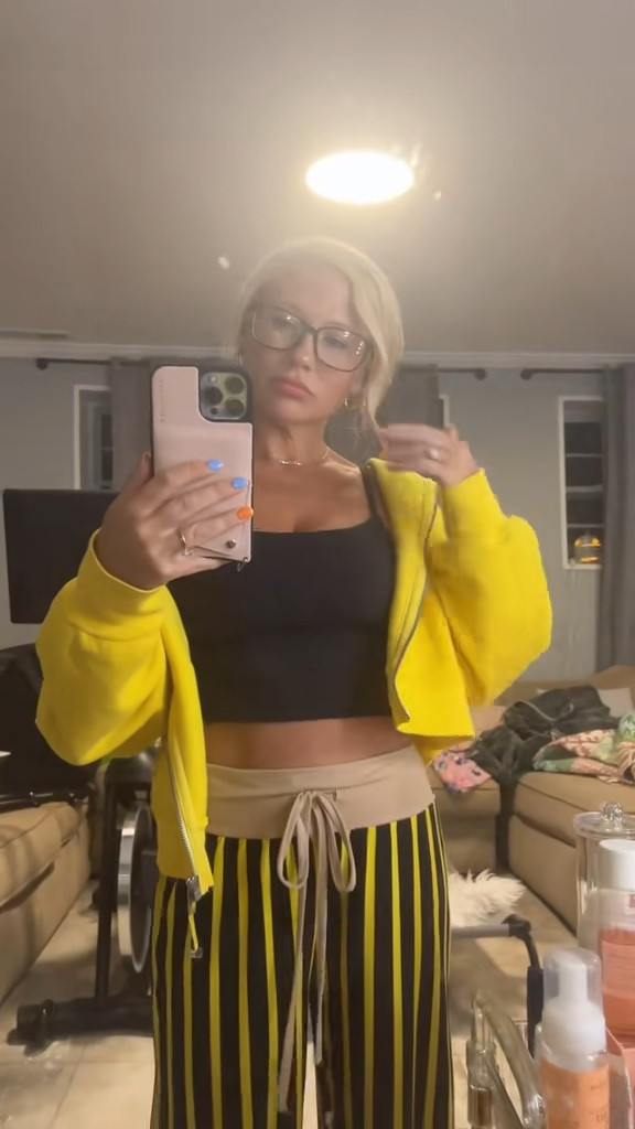 Excuse the dirty mirror and the mess!  Comfortable and affordable lounge wear!  The pants come in a pack of 3!!!  Such a great deal!!  #amazonfashion #lululemon #bandolier #gucci #teva

#LTKootd #LTKActive #LTKSaleAlert