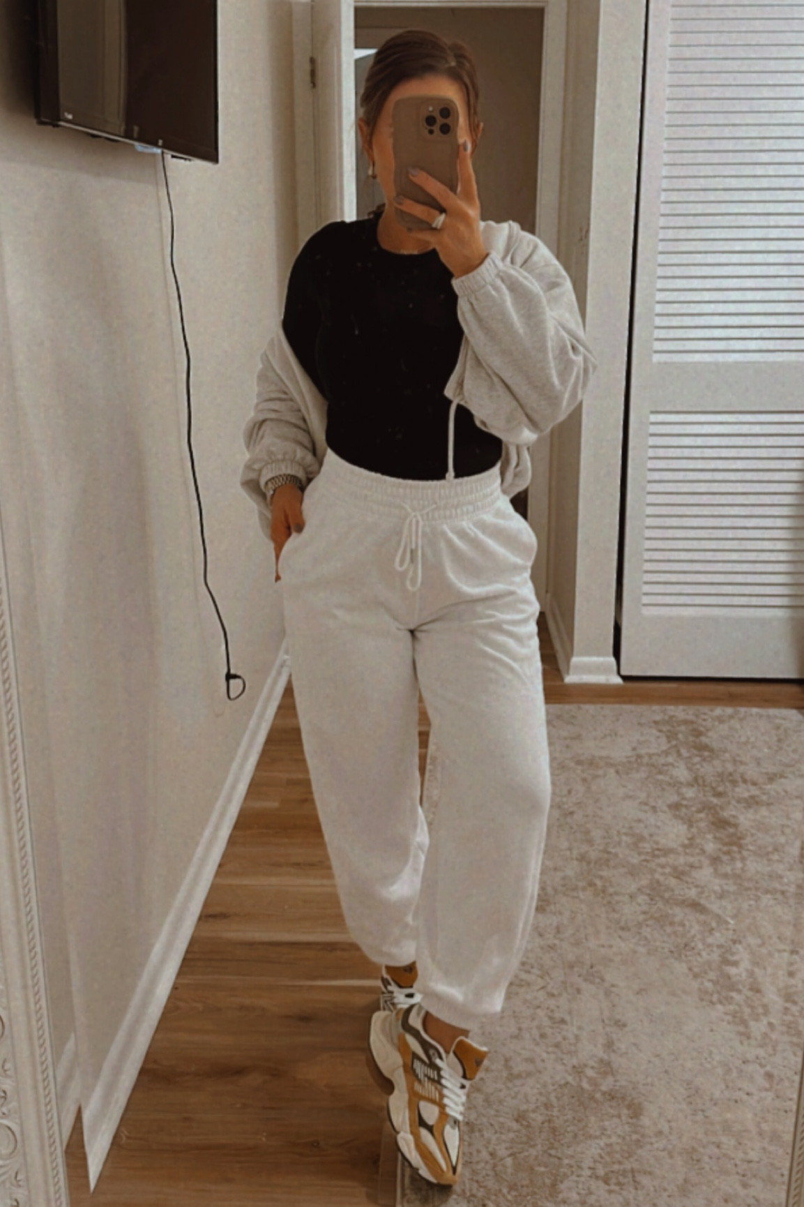 OOTD Inspo ✨ My fave sweatpants & shoes! #newbalance #sweatpants #comfy #comfyfits #loungewear

#LTKCyberWeek #LTKGiftGuide #LTKsalealert