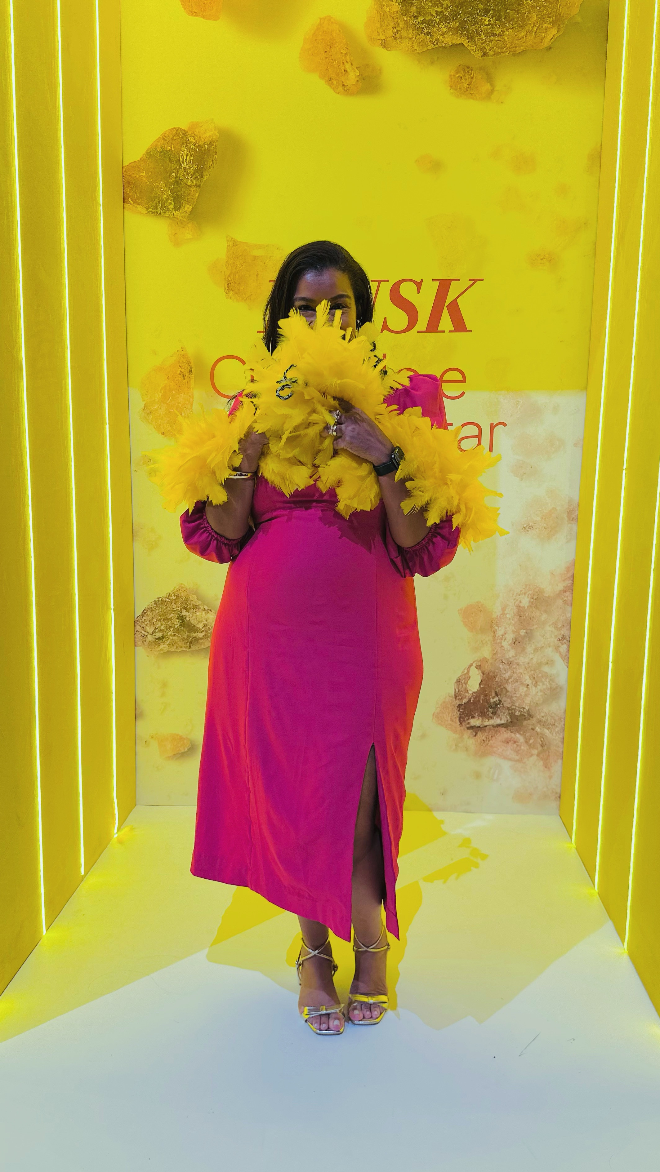 A Mary Kay mais uma vez surpreendendo! 

A Nova fragrância , 💕JOY EMOTION💕 , desenvolvida baseada na NEUROCIÊNCIA 😀 para despertar boas sensações . Sua fragrância tem o poder de conectar memória e emoção 🩷! O olfato tem relação direta com o sistema nervoso, estimulando o sistema límbico localizado no nosso cérebro . Essa conexão une memória e emoção, permitindo que os cheiros despertam emoções. 

🎉🤪É Rivotril líquido meus amores 💕

Se chegar triste perto de mim dou duas borrifadas na nova fragrância 🗣️

Experimente e sinta a alegria no ar na horaaaa ⏰💕

Quer experimentar ?! 

Comente “eu quero”, irei presentear as 10 primeiras com 1 amostra ! 🎁

#joyemotion #novafragranciamarykay #marykay #fragrancia #emocoes #emocao #despertealegria 

#LTKbrasil #LTKbeleza #LTKsummer