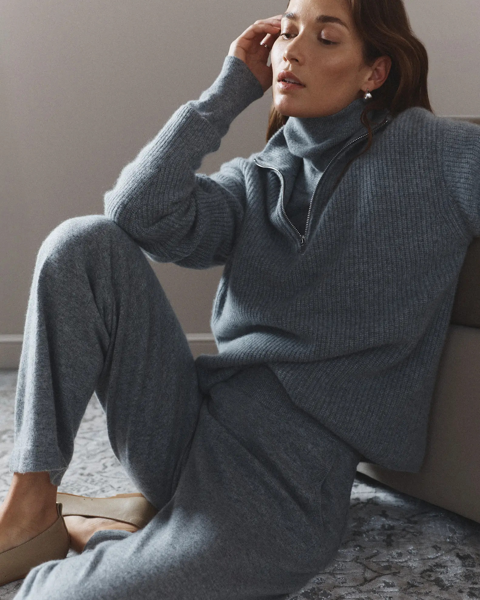 Cashmere Sweatpants | Quince in Heather Grey | Quince