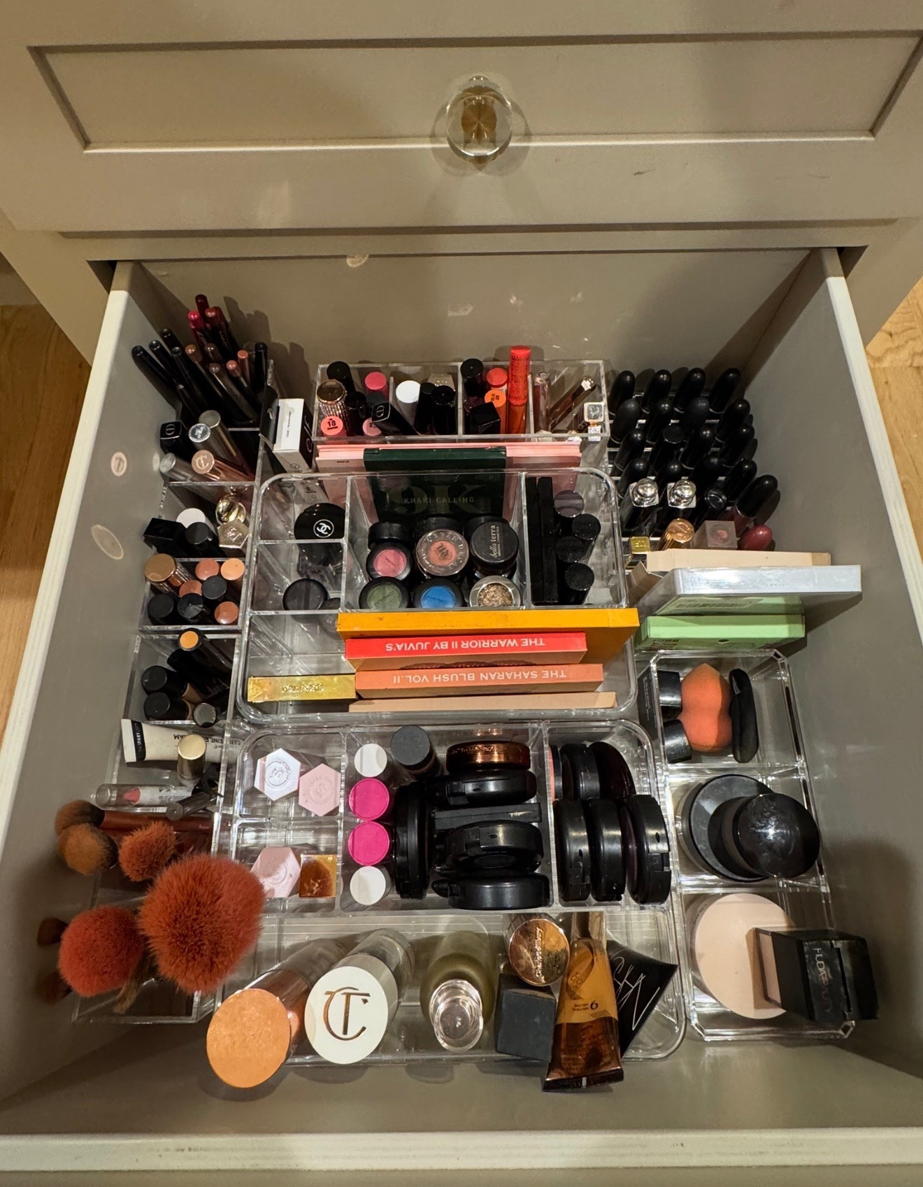 For all my makeup girlies! 