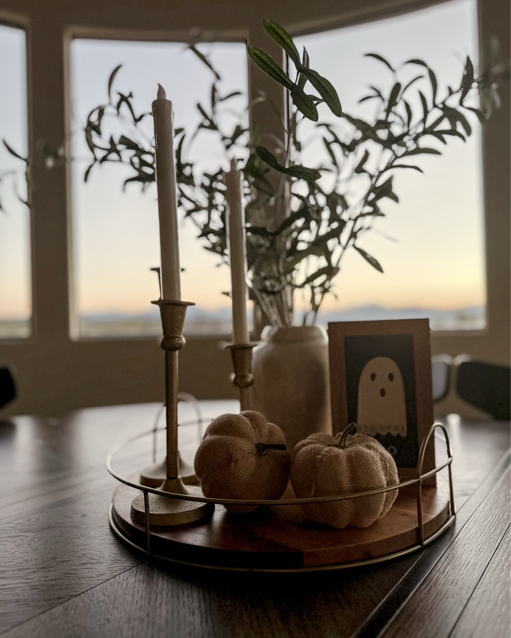 Dining room vibes 🪴 Good simple light fixtures make all the difference 💛

#LTKSaleAlert #LTKHome