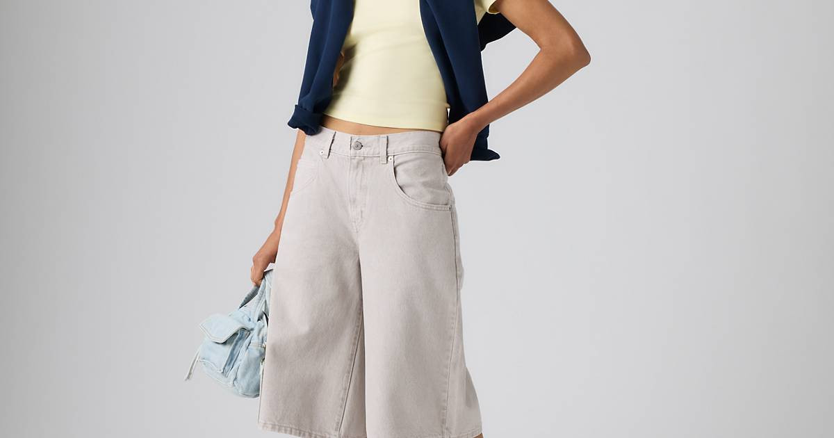 Model is 5'7", Waist 27", Wearing a Size 27 | Levi's US