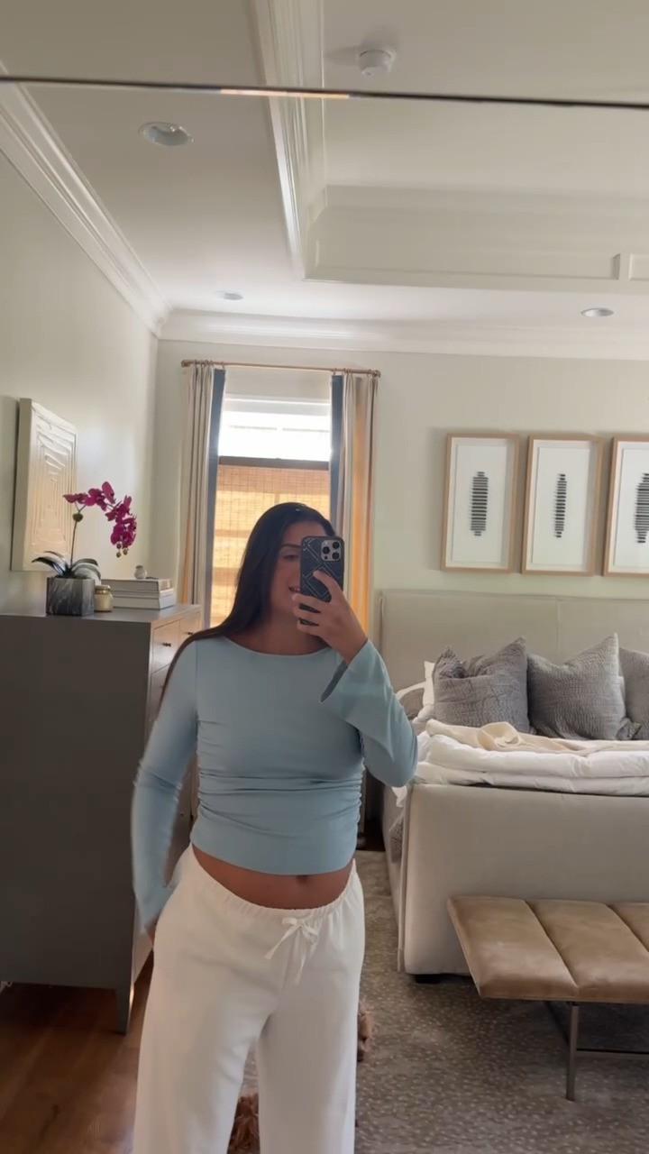 large in top & bottoms!

trendy sweatpants, lounge pants, travel pants, winter fashion, Grace White