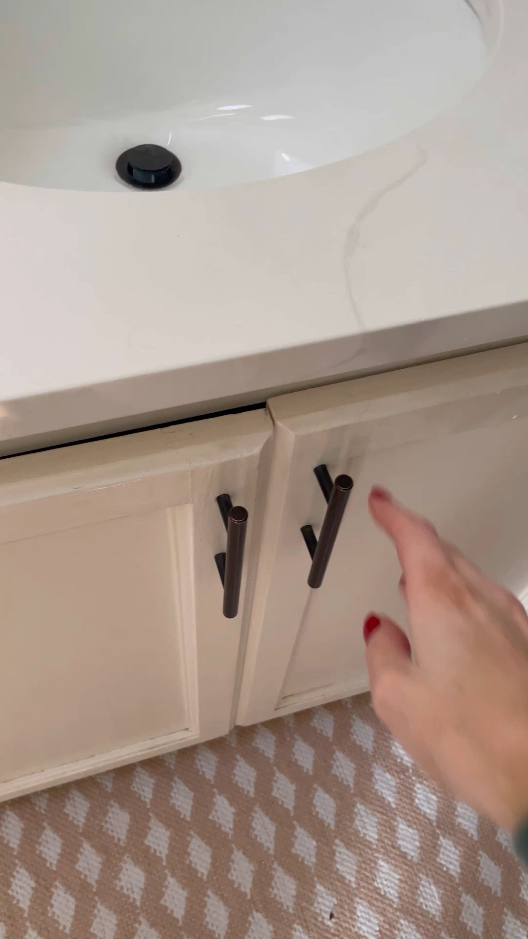 Hidden slow close cabinet hinges 