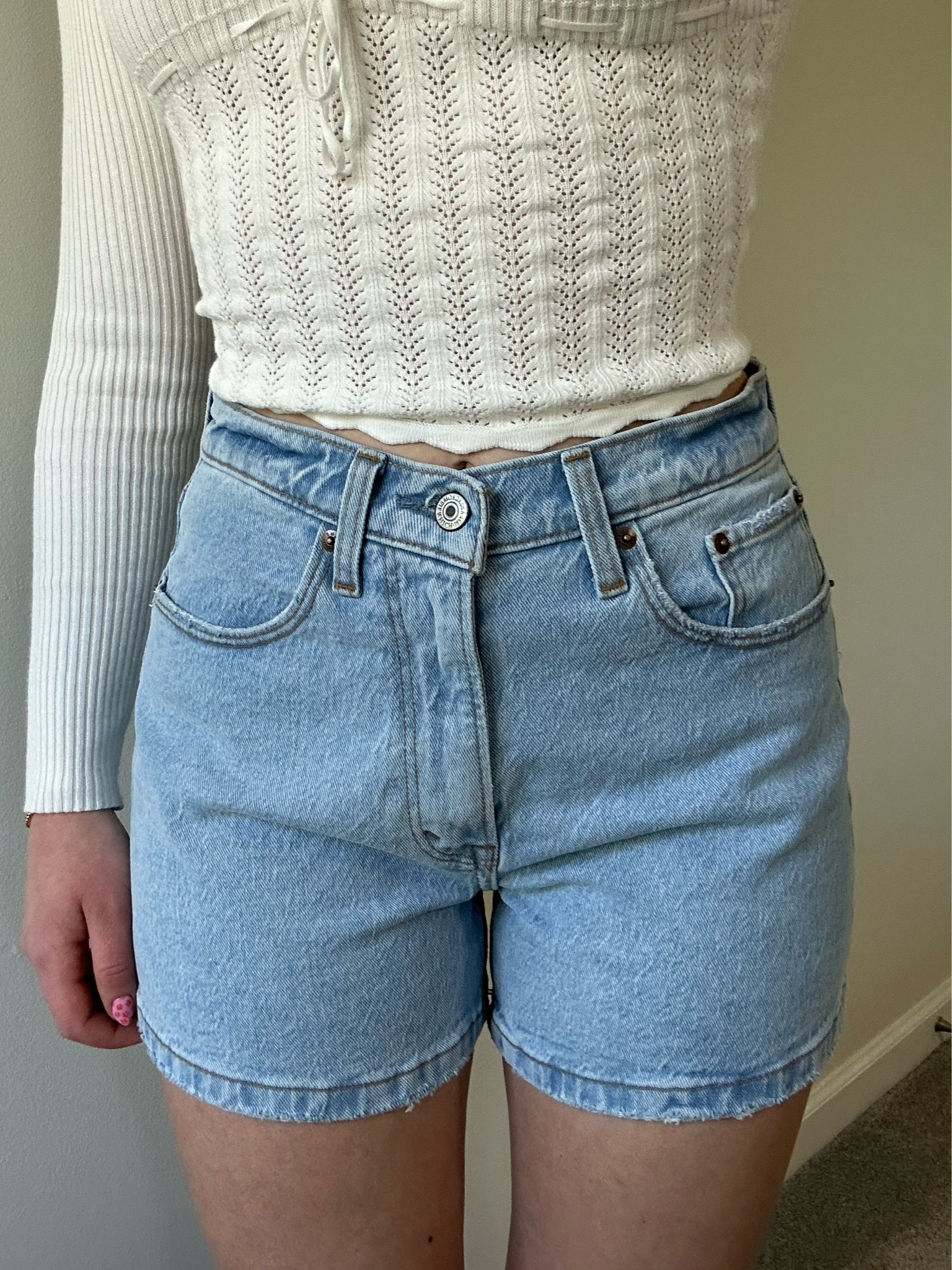 Abercrombie “4 Inch Mom Short” in size 26/2 curve love! True to size fit. For reference, I am 5’4”, 26 in waist, 39 in hip. Love the longer length as well.

#LTKunder100 #LTKFind #LTKSeasonal