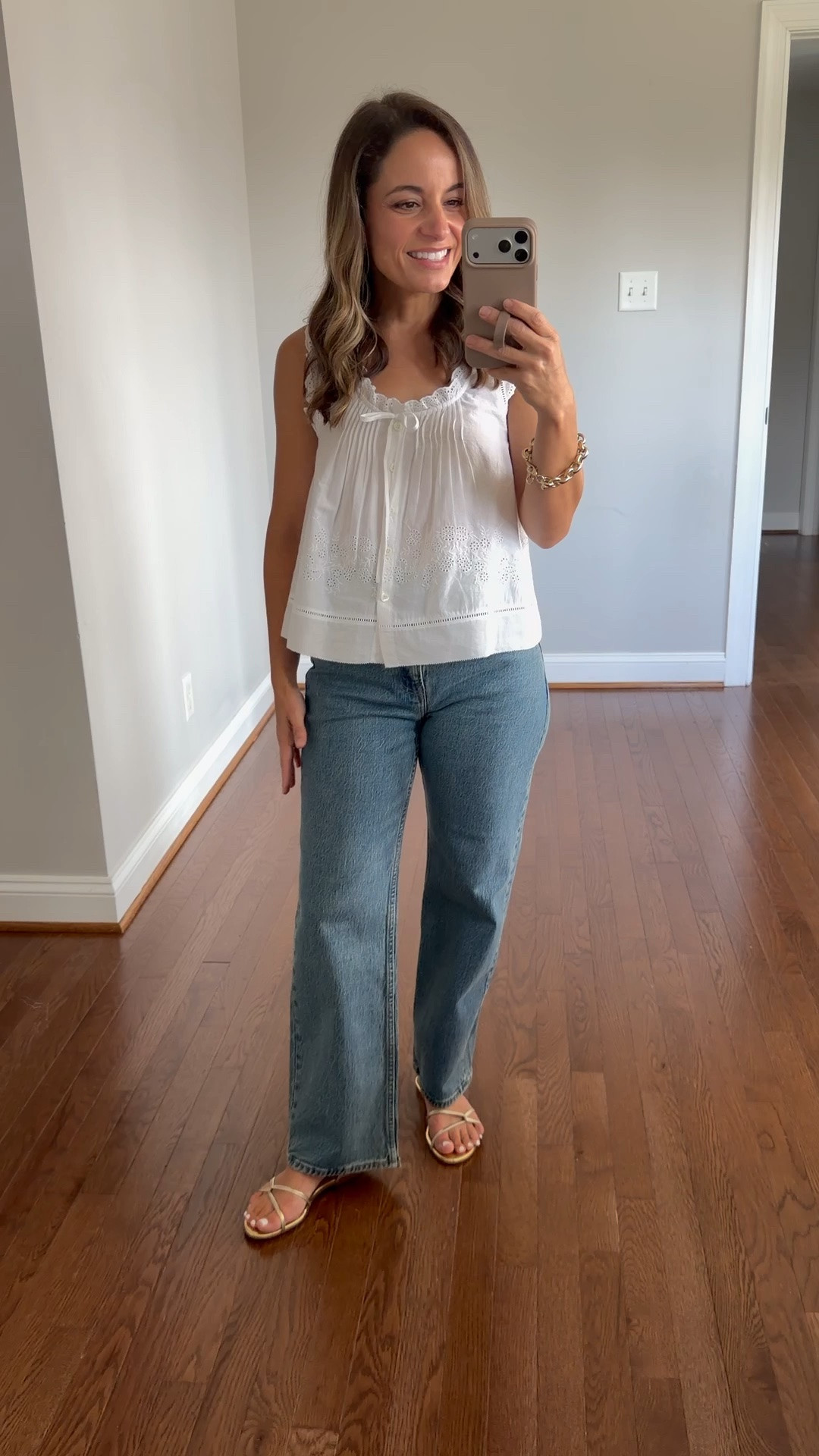 Still in stock and still on sale (through tomorrow). 

Abercrombie jeans sale! 20-50% off all jeans. Snag these while they’re still in stock in extra short (second row down third wash option “medium).

Jeans: 25 extra short - sized up 
Top: xxs