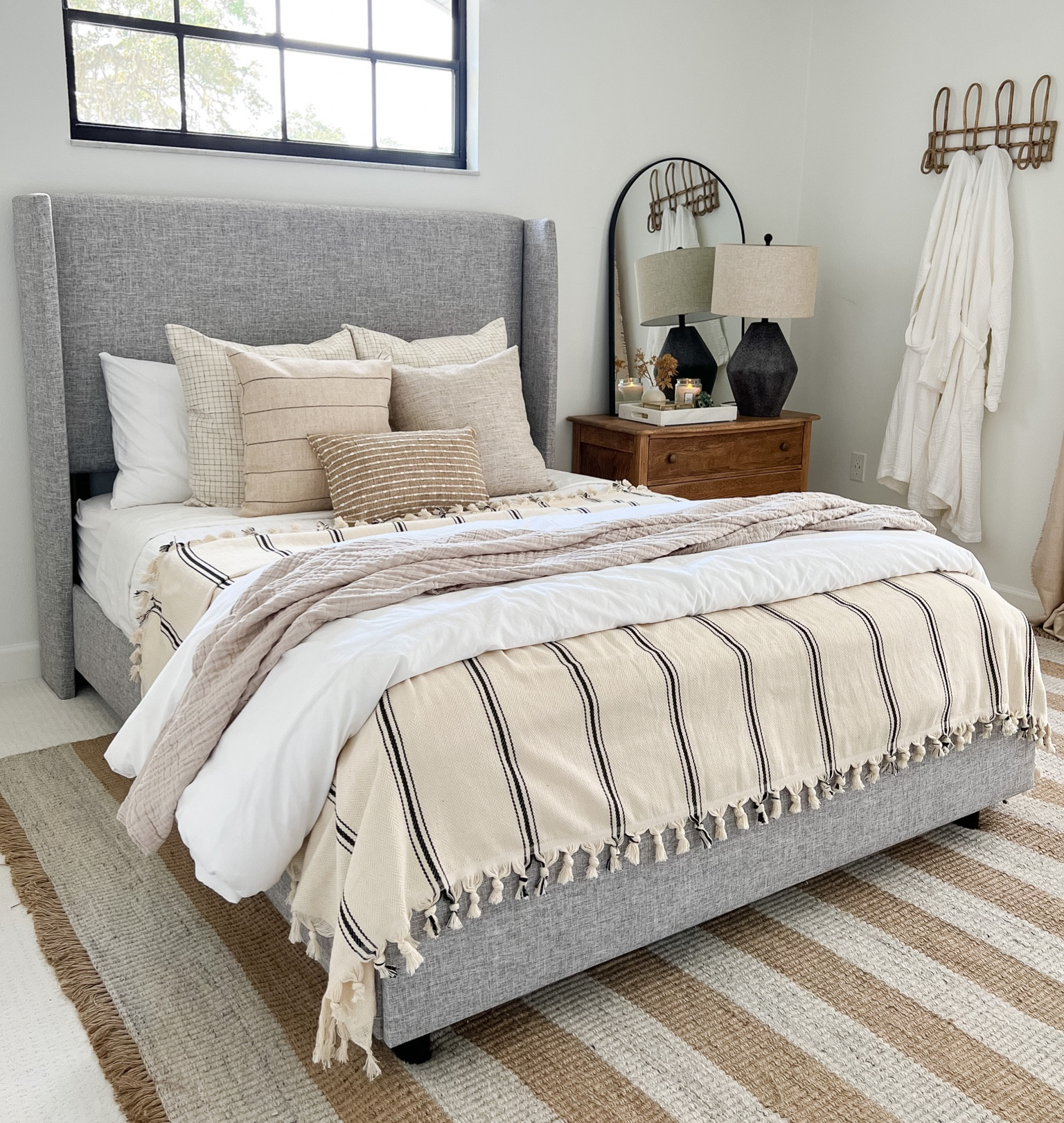 Guest bed, bed frame, bedding, pillows, quilt, throws