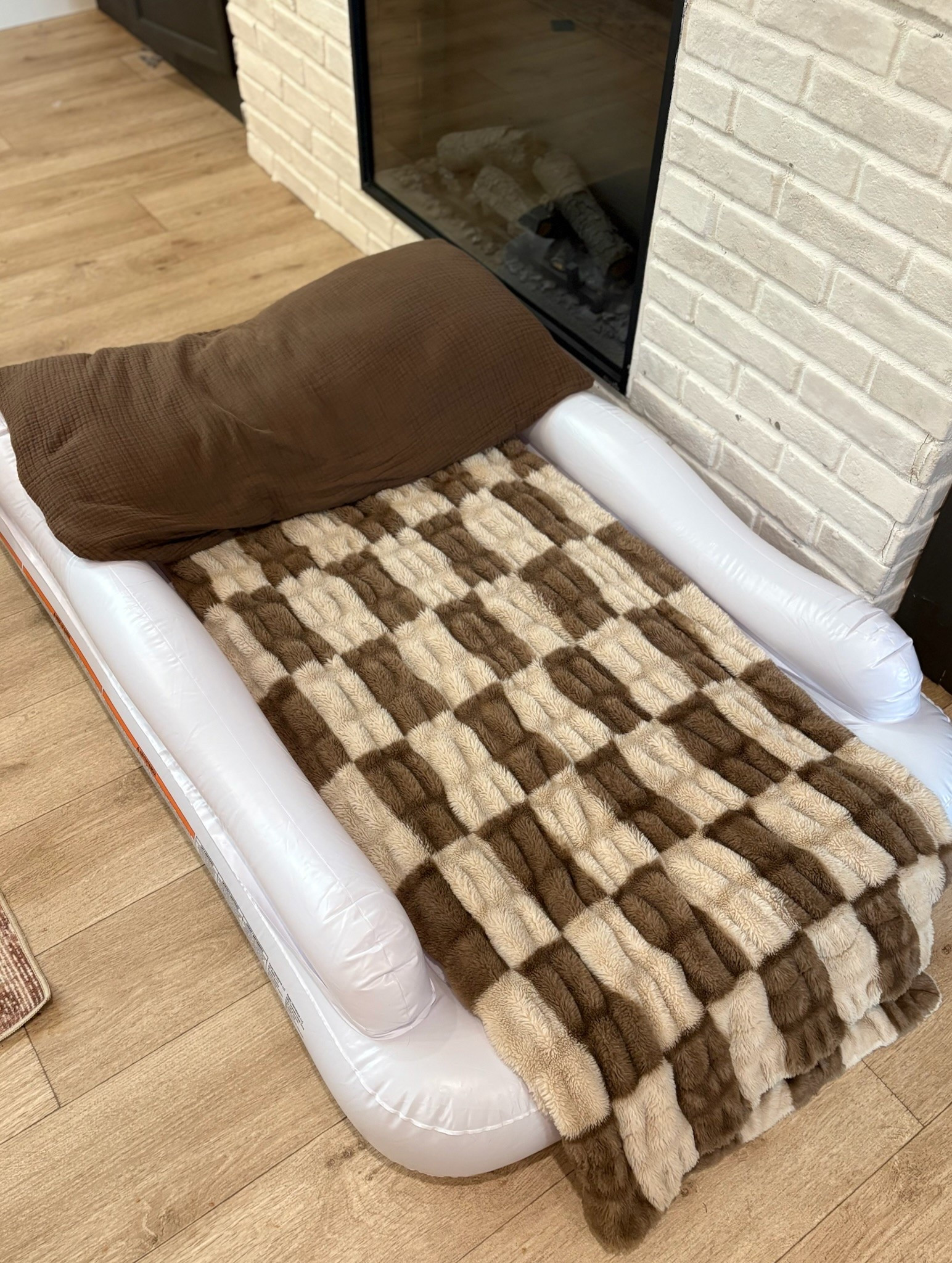 I had a few people message me about Landris travel bed since we finally retired the pack n play!😅😂 this one is inflatable so it’s so much smaller packing!