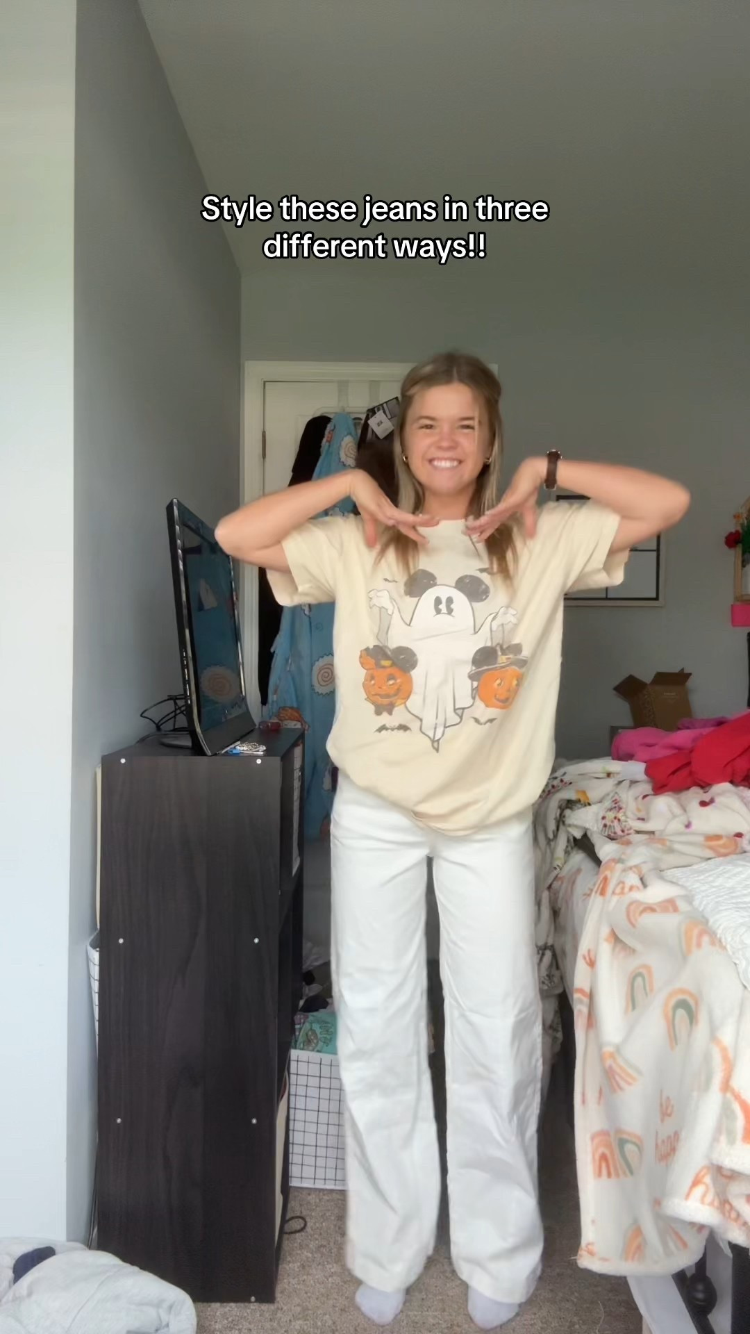 Ways to style white jeans for work 