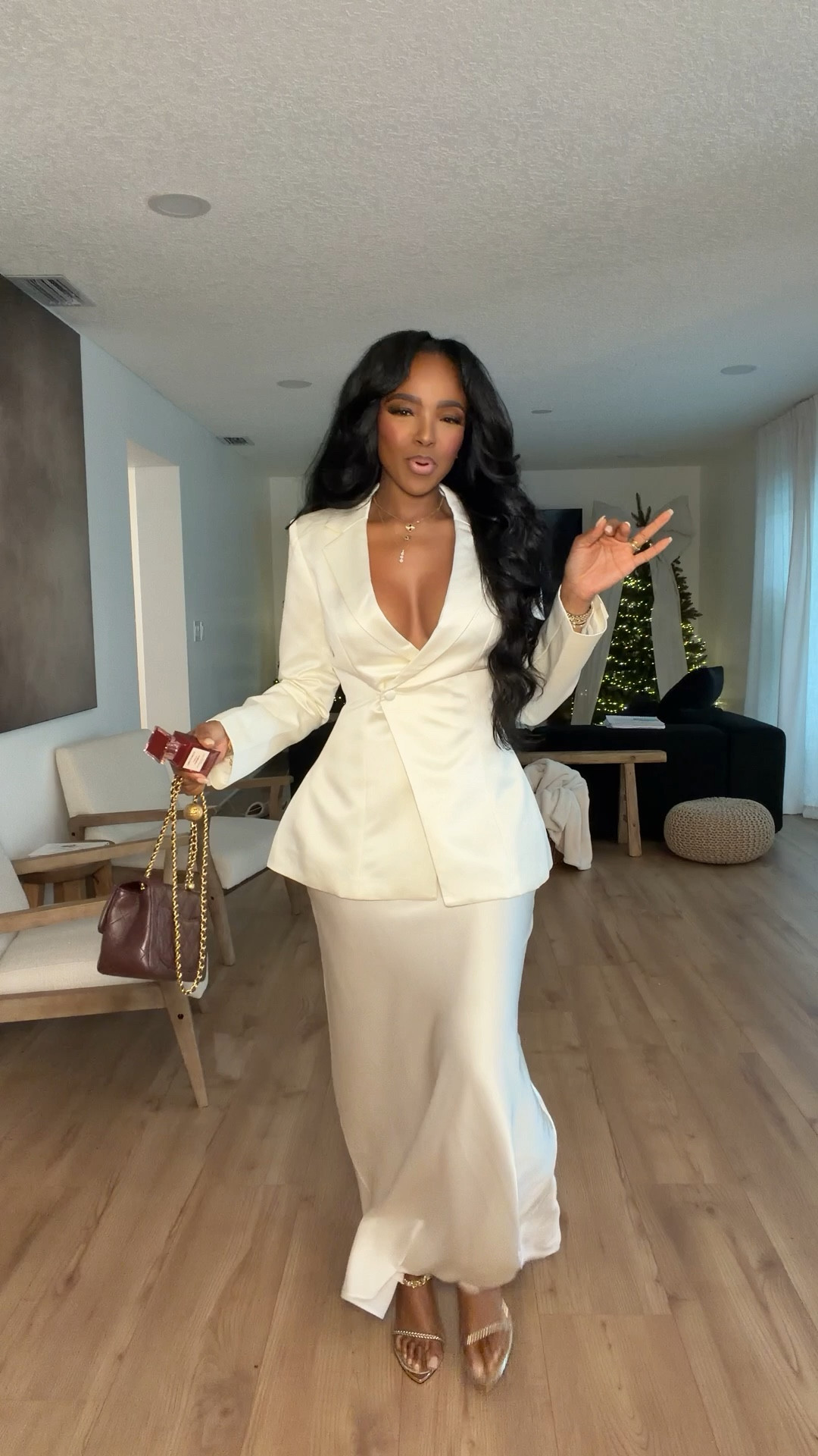 Obsessed with this all satin look! The back is out - I should’ve turned around! It’s such a look! So elegant 

First Art Basel event 

Size small I’m 5’4 | 140lbs | 36D -27 -40  IG & YT: kirasfashionfinds TT: kiraabboud 

#Outfitinspiration #fashionstyle #outfit #outfitideas #autumn #fallfashion #simpleoutfit #fall #momoutfit #casualoutfit #streetwear 

#LTKPetite #LTKdayinmylife #LTKootd