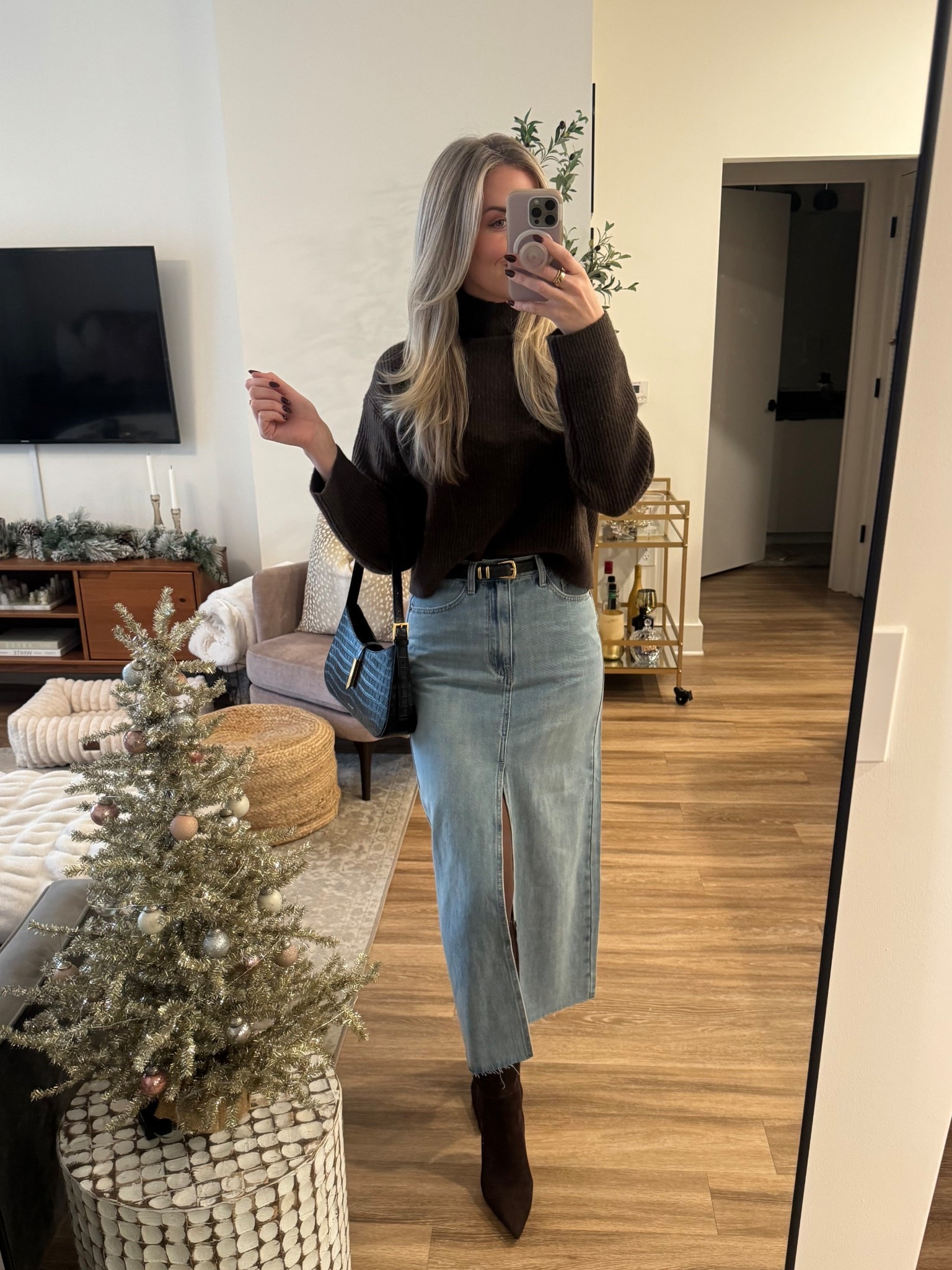 Wearing a small in the skirt and XS in the sweater 🤎

#LTKHoliday #LTKSeasonal #LTKWorkwear