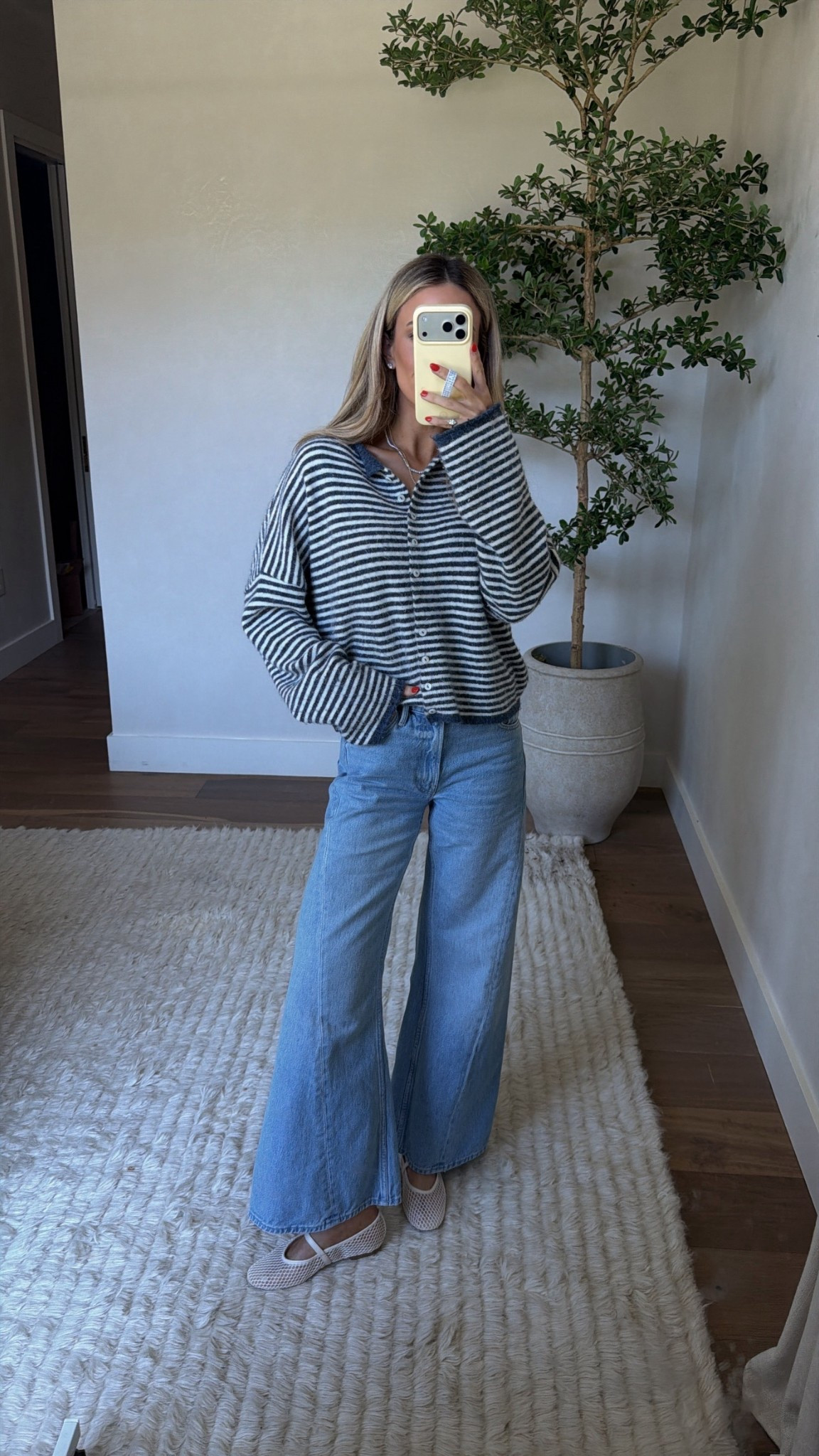 Wearing XS in sweater, 25 in jeans 