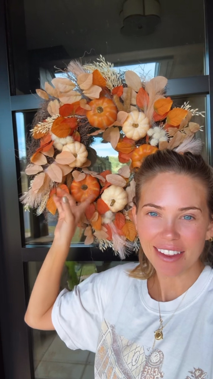 the prettiest fall wreath i’ve ever found 🍂 #fallhomedecor #walmarthome #ltkfall #cozyhome #frontporchdecor #ltkhome