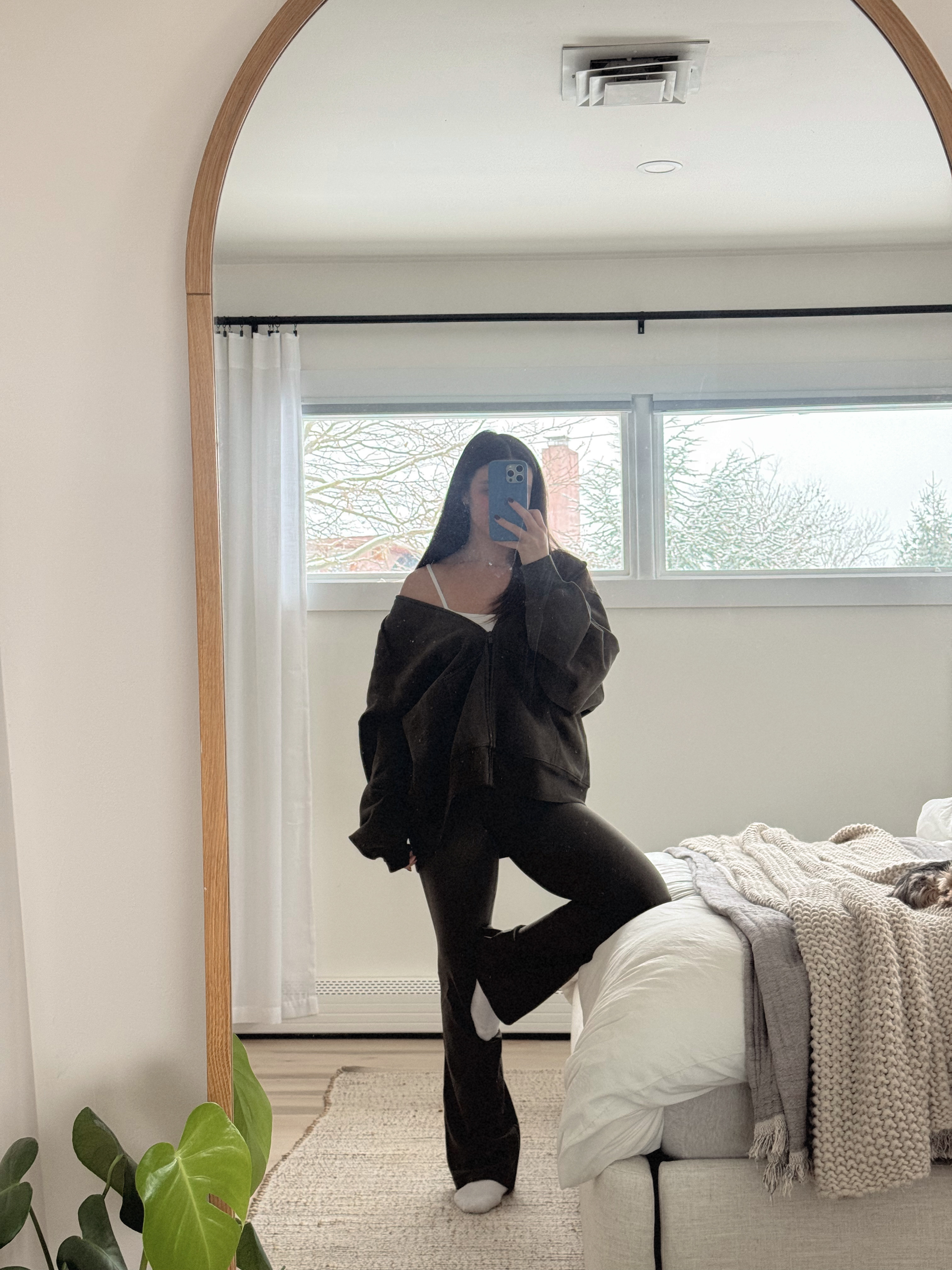 Clothes that I can hang in or workout in are the only clothes i want! click to see all of my @aritzia athleisure picks during their winter sale! #aritziapartner 

 

#LTKActive #LTKSaleAlert #LTKFitness
