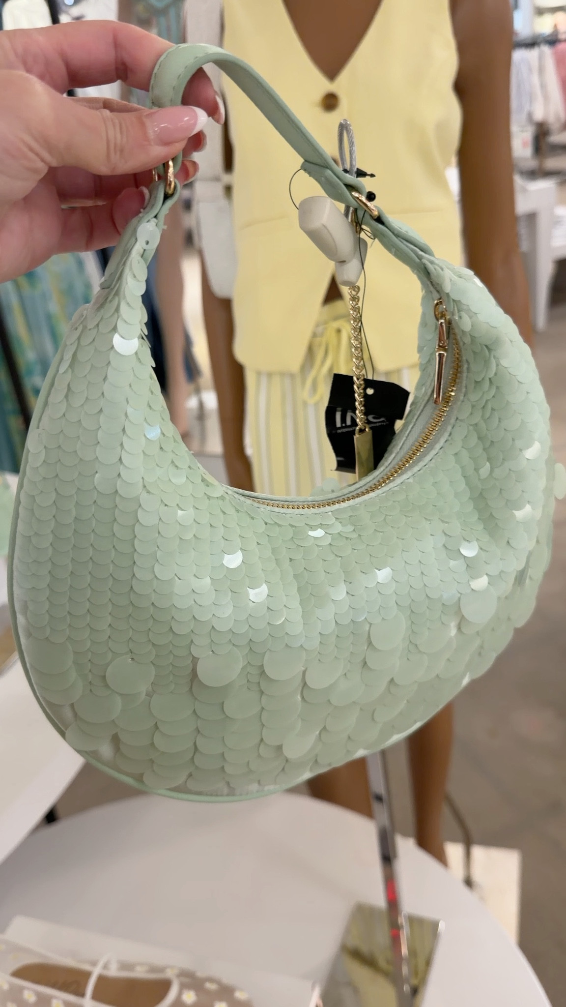 The sequin purse comes in many colors. It’s so perfect for spring and summer. Green, pink, bag, date, night, resort, vacation.

#LTKootd #LTKWedding #LTKMothersDay