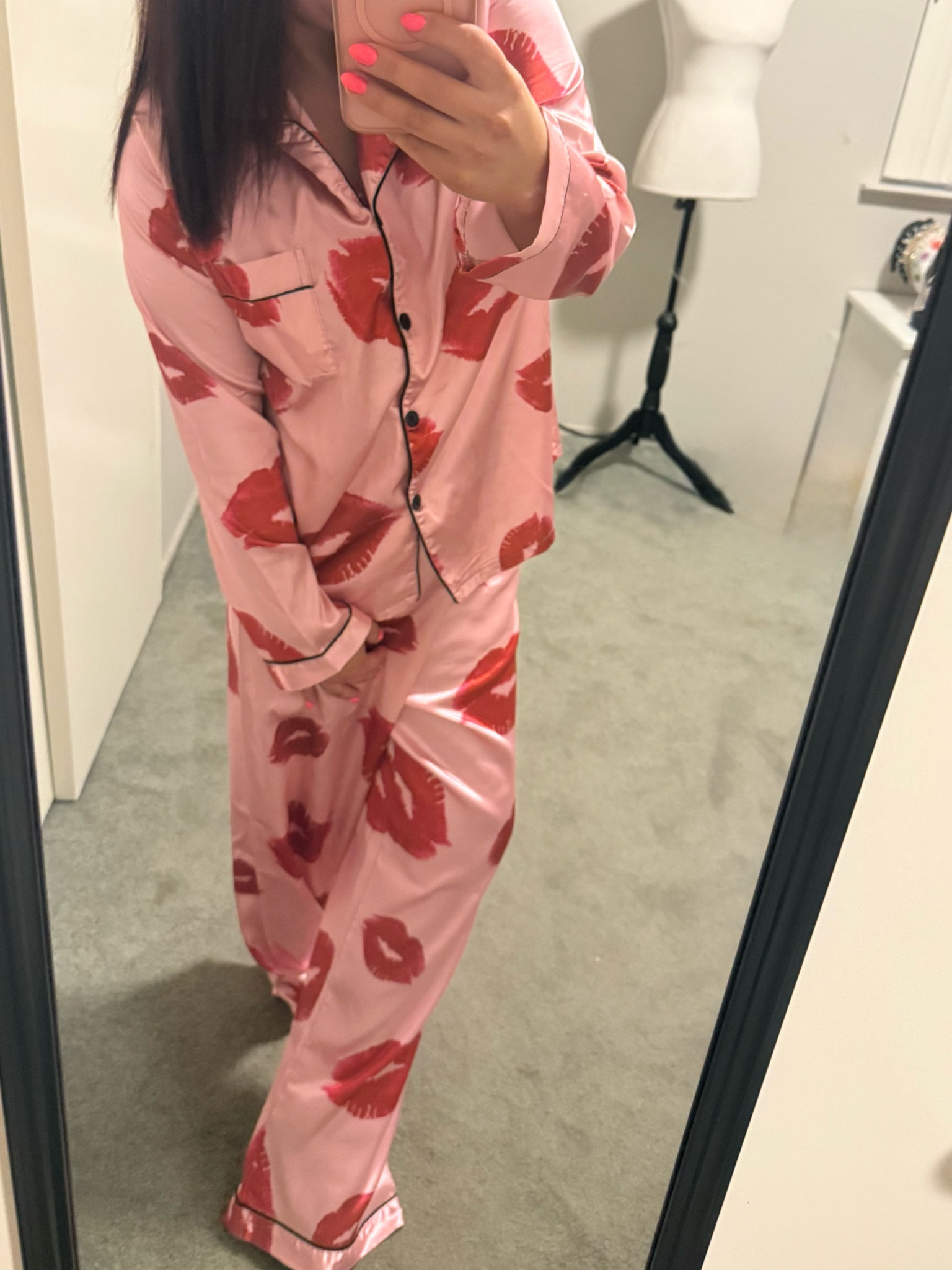 Valentine’s Day | pajamas | valentines pajamas 

#LTKFindsUnder50 #LTKU #LTKSeasonal