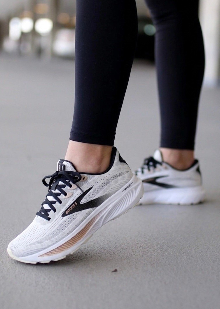 Brooks sneakers 20% off