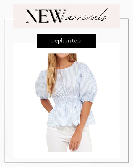 The scallop detail on this striped top!😍