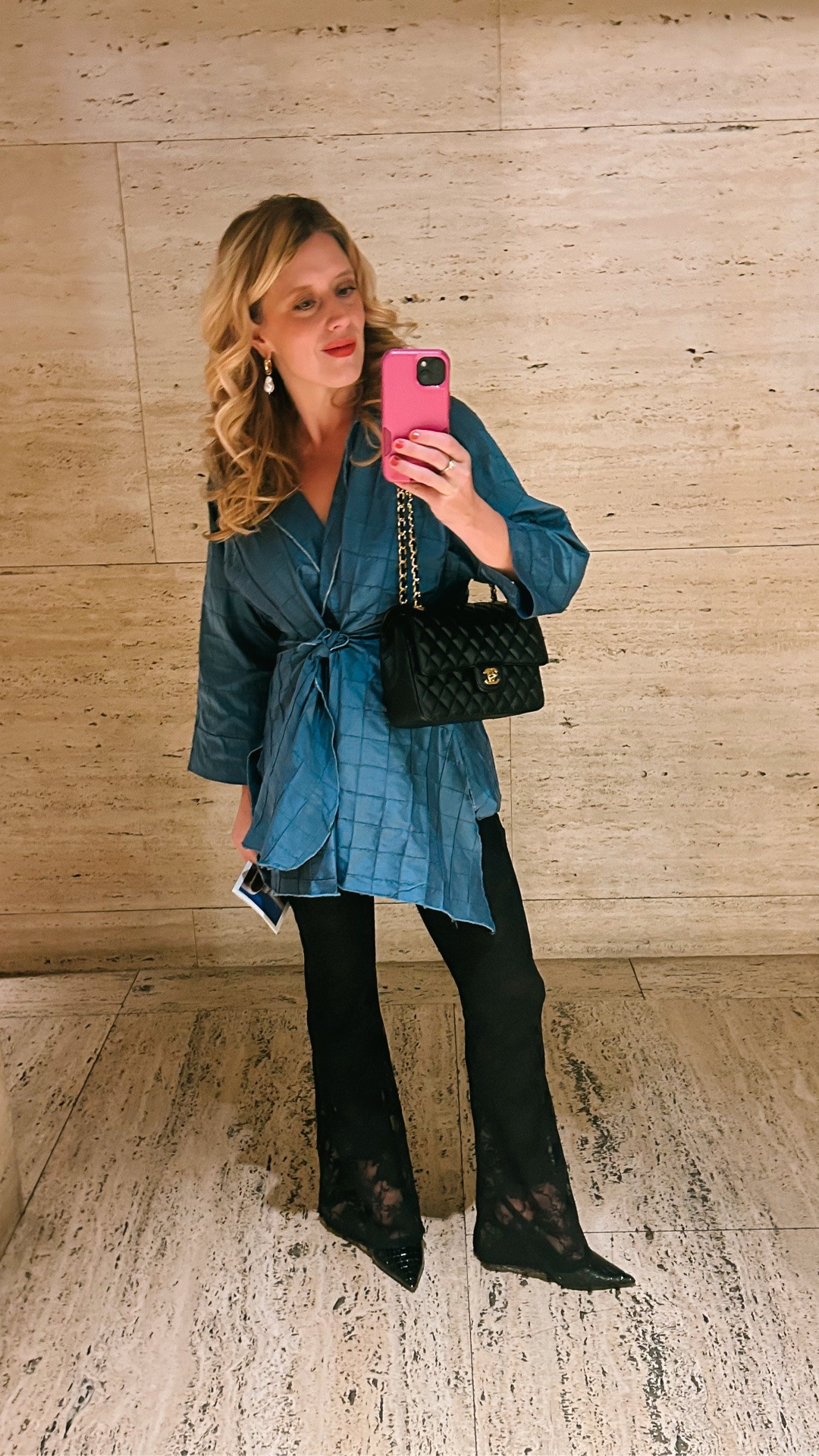 Here’s a mix of raw silk and lace for a polished and sophisticated look at the Kimbell Museum in Fort Worth / wearing a quilted @chanel bag, blue silk wrap top and lace pants. Faux black patent croc slingbacks and @caitlynminimalist earrings. 

Shop it all here!



#LTKTravel #LTKootd #LTKdayinmylife