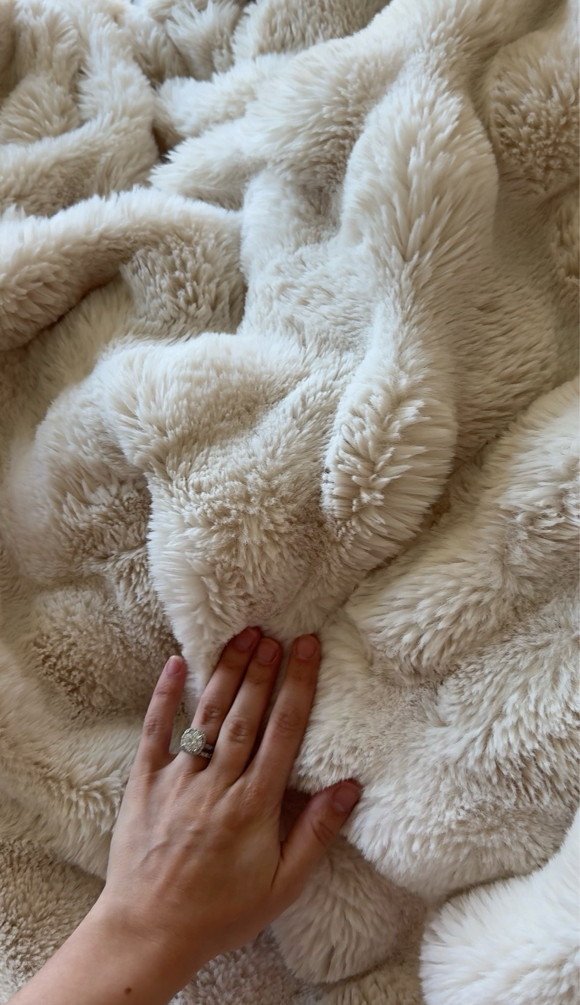 Cozy up with the softest plush blanket, perfect for chilly fall nights, relaxing on the couch, or adding a warm, cozy layer to your bedroom. This ultra-soft throw blanket is a must-have for cozy home decor, movie nights, and everyday comfort.

#LTKdayinmylife #LTKootd #LTKvlog
