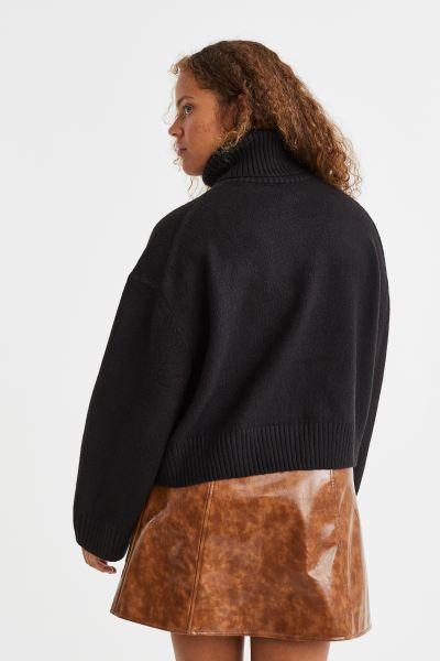 Oversized polo-neck jumper | H&M (UK, MY, IN, SG, PH, TW, HK)