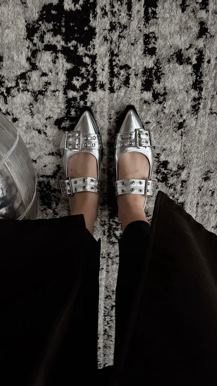COMFORTABLE FLATS THAT CAN DO OVER 10K STEPS

I love these designer inspired silver buckle Mary Jane style flats for work, going out, and everything in between!

They’re affordably priced and come in a ton of colors. I’m between a 8.5 and 9 and went with the 9. 

#LTKWorkwear #LTKFindsUnder100