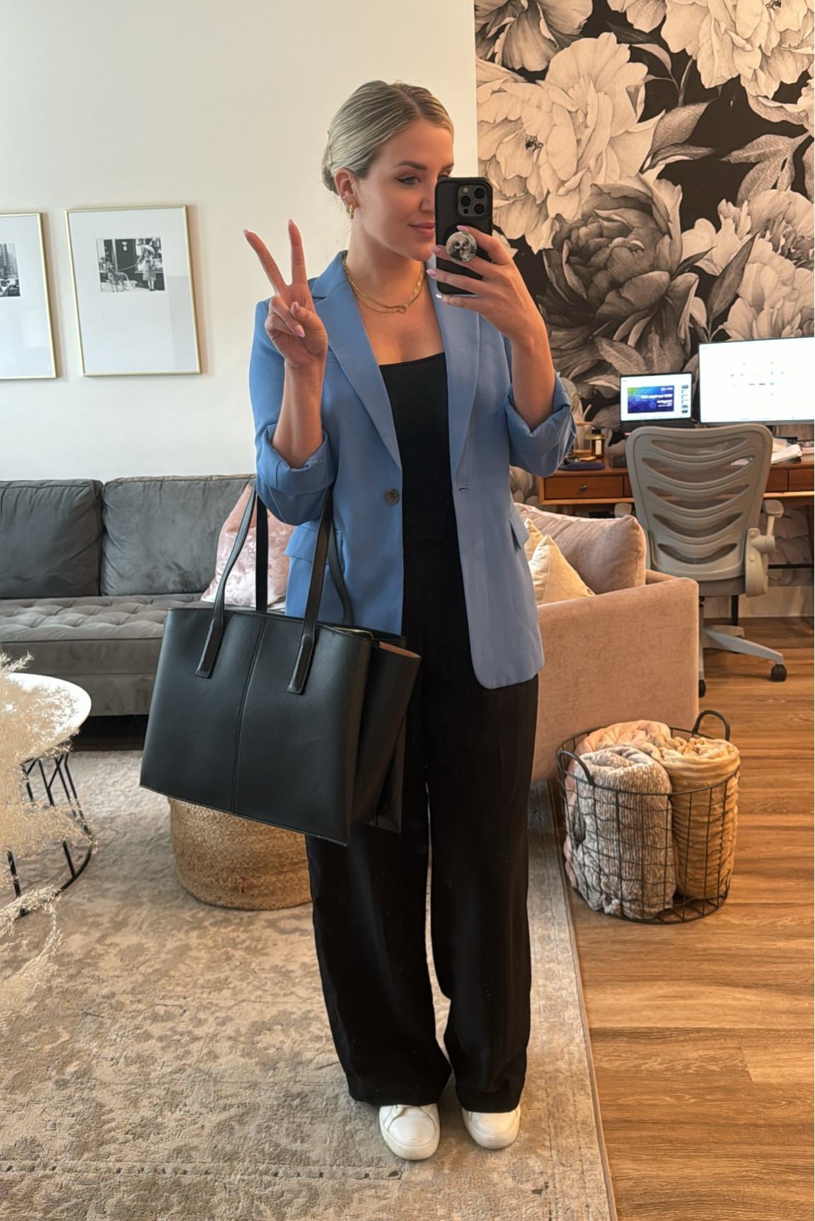 Corporate but comfy. Laptop bag is from Freja NY ✌🏼