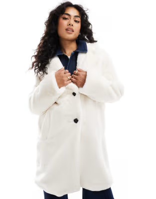 Bershka – Weicher Longline-Mantel aus Kunstpelz in Ecru | ASOS (Global)