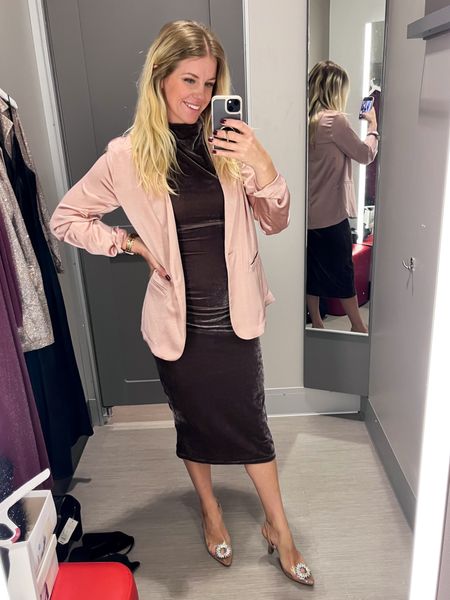 I am in love with this velvet dress. The color pairs perfectly with the pink silky blazer! Size XS in both 

#LTKparties #LTKHoliday #LTKSeasonal