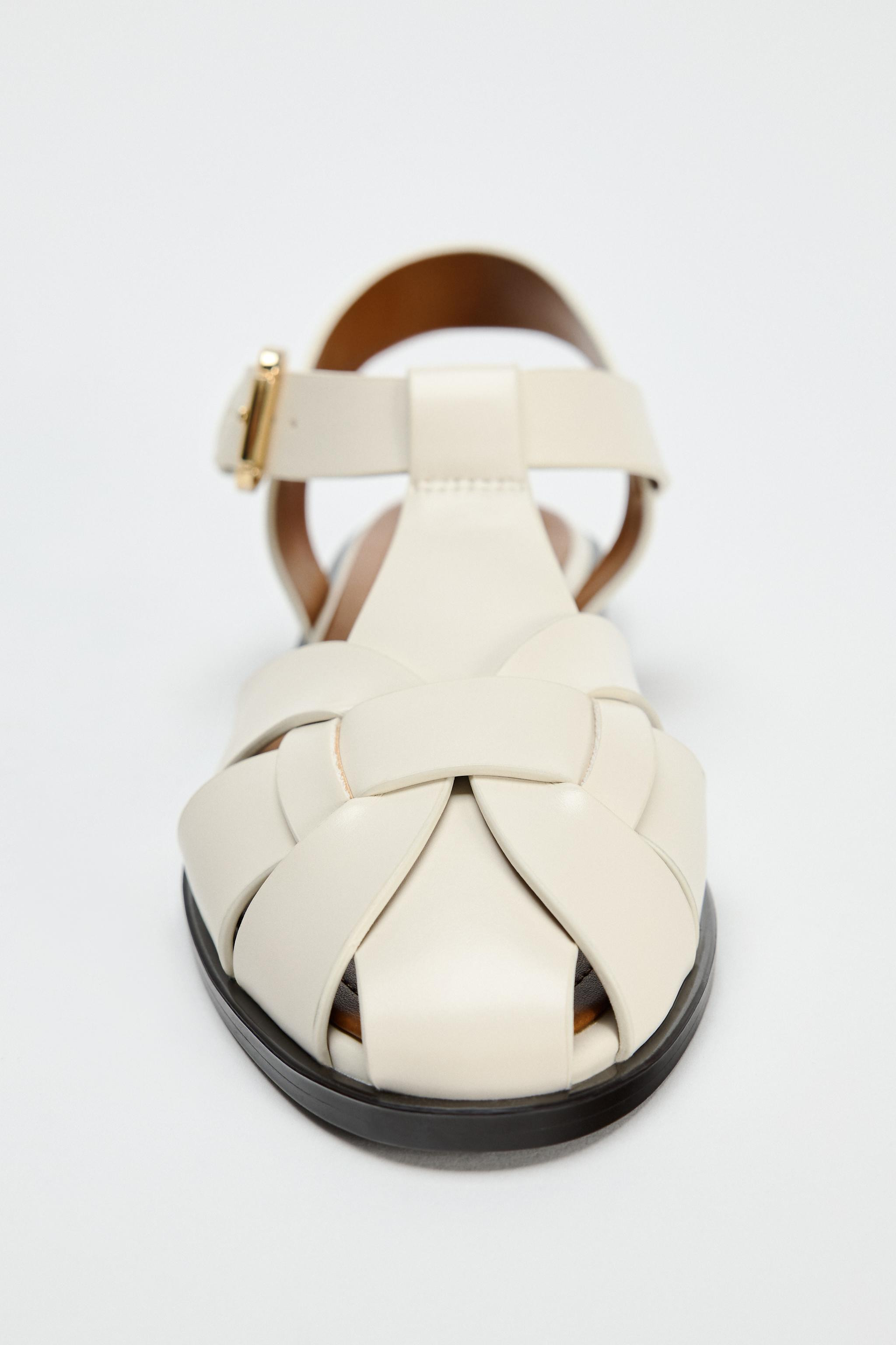Flat fisherman sandals. Flat sole. Adjustable buckle closure at the ankle. Rounded toe.Sole heigh... | Zara US