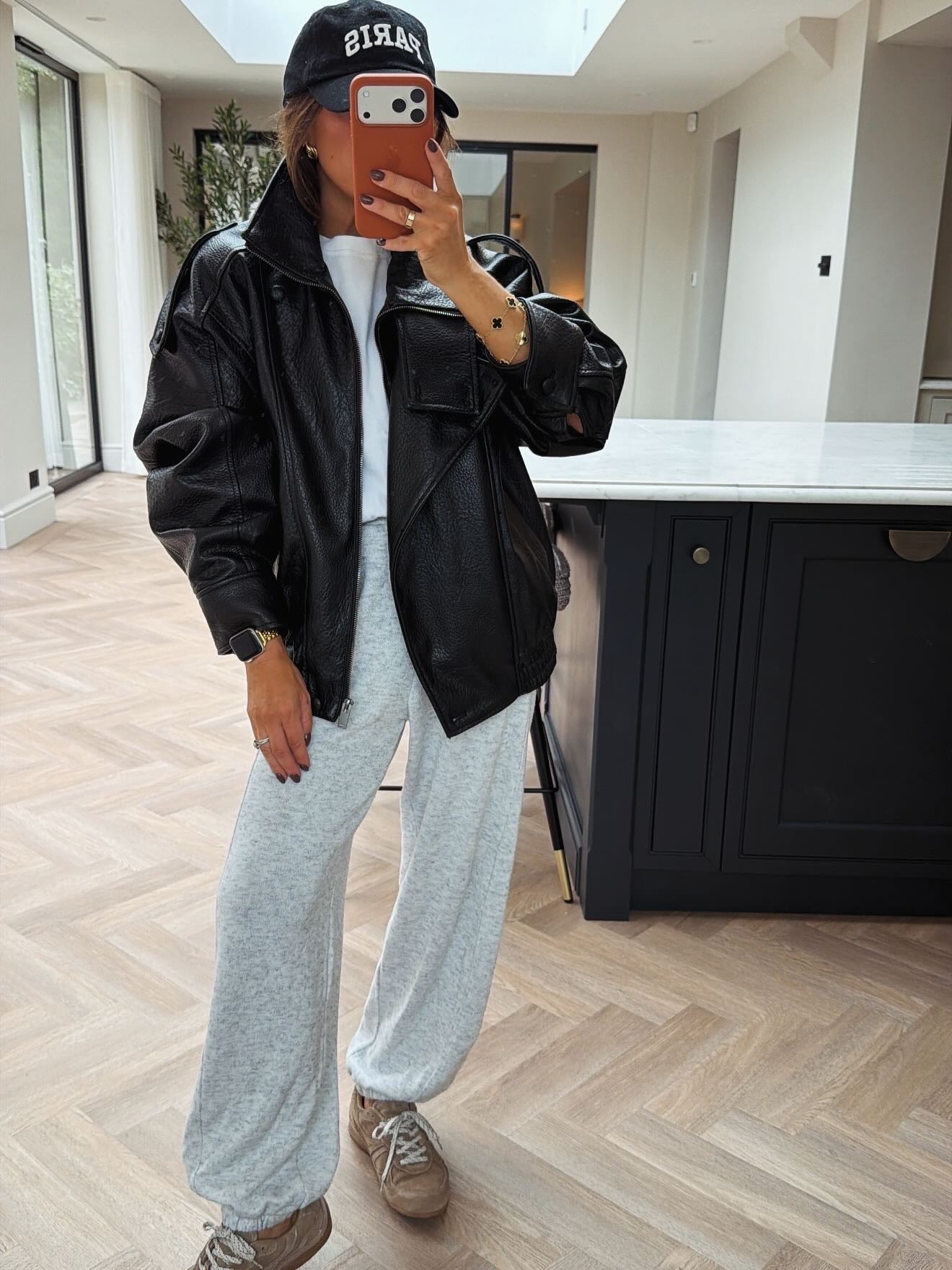 Everyday style, relaxed fit, grey jogger, faux leather jacket, jacket styling, Autumn outfit, simple looks