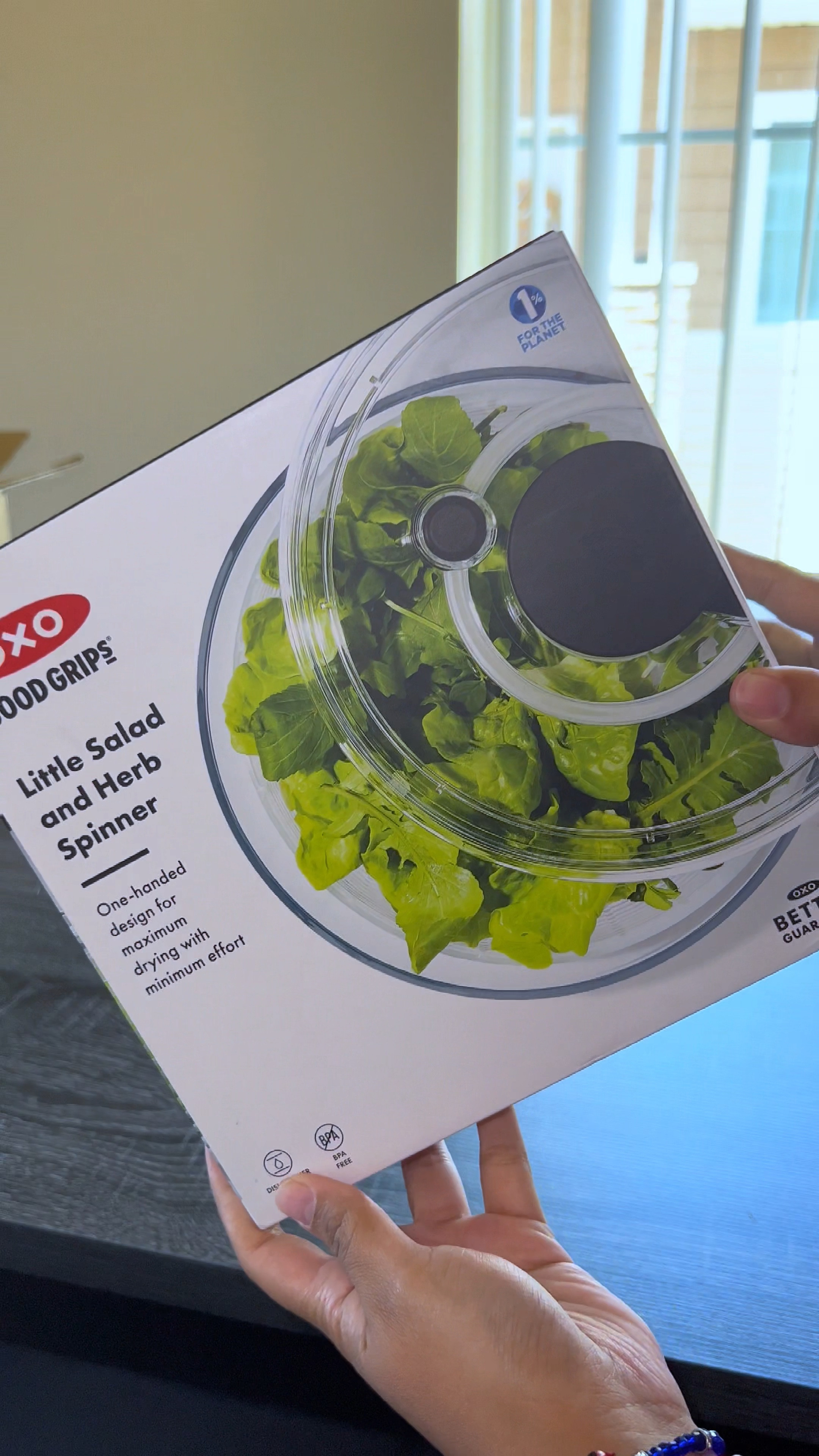 Kitchen must have🍳 OXO salad spinner makes washing and drying fruits and veggies sooo easy
