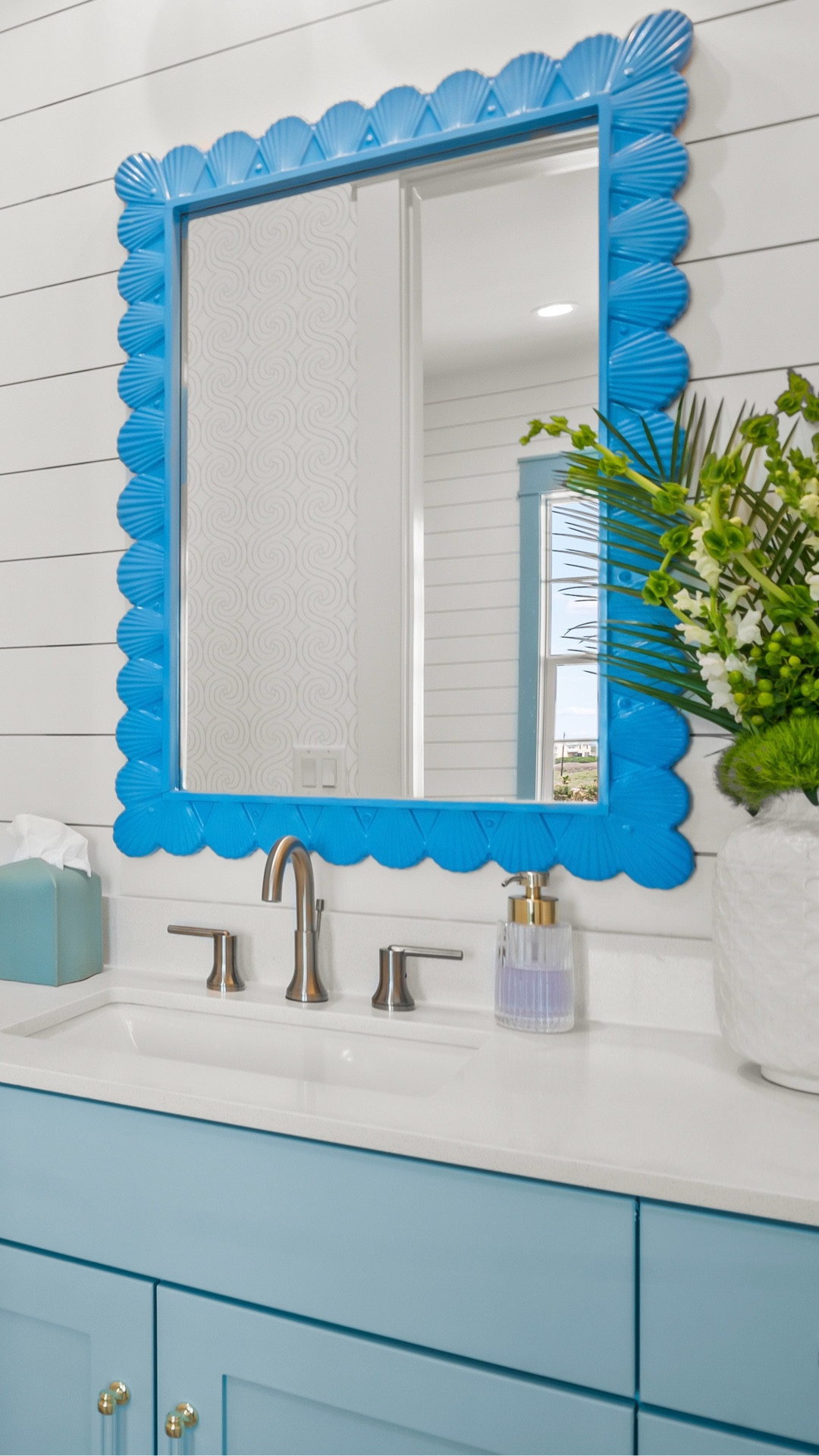 Who knew a shell mirror and swirl wallpaper could make this powder bath feel like a chic little beach club? 🏖️ 🌊

#bathroom

#LTKSeasonal #LTKHome