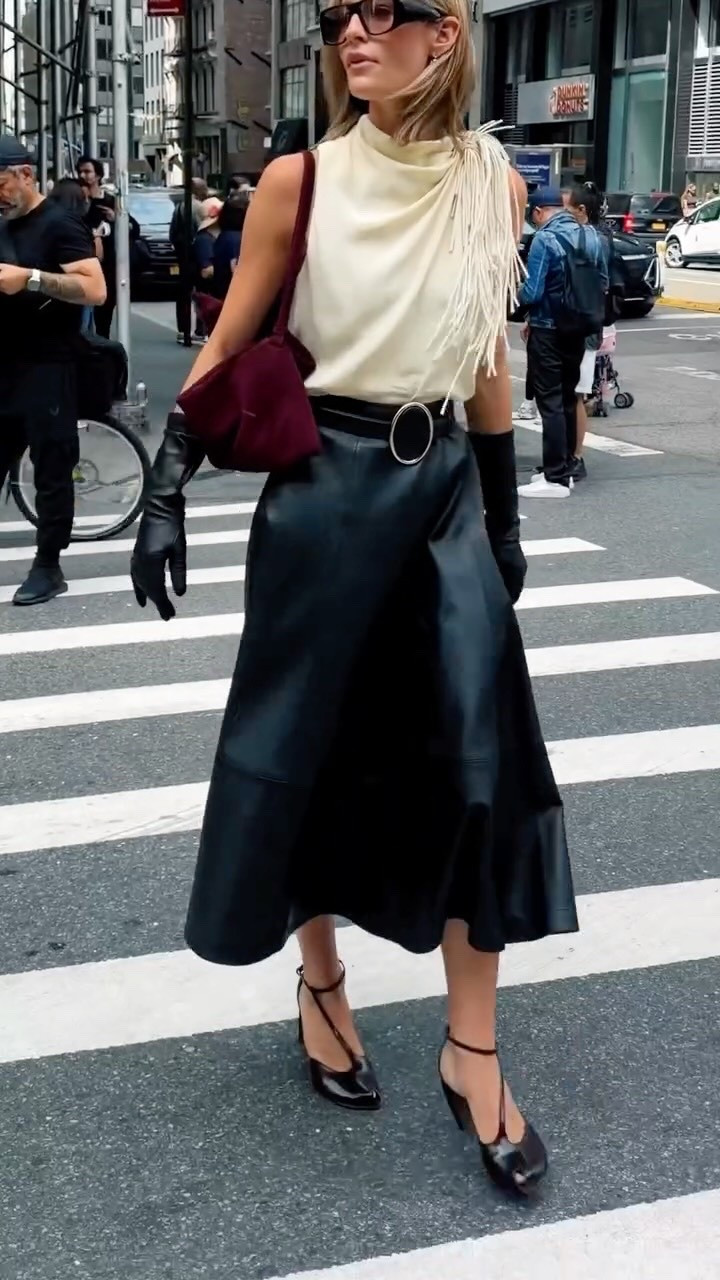 Dream outfit. Dream show. Dream day🖤 @altuzarra