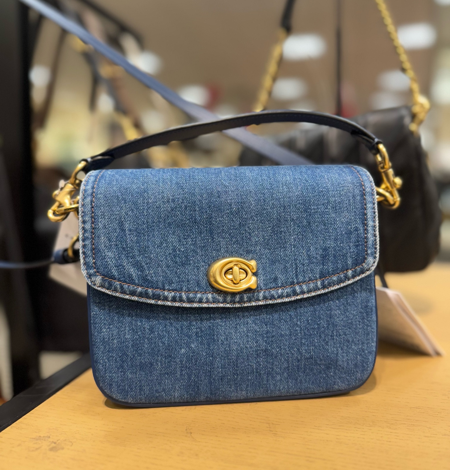 

The Coach Cassie 19 in denim is giving effortless, everyday luxury. The perfect size, the perfect shade—what more could I ask for? 👖✨ #Coach #Cassie19 

#LTKStyleTip #LTKItBag #LTKMostLoved