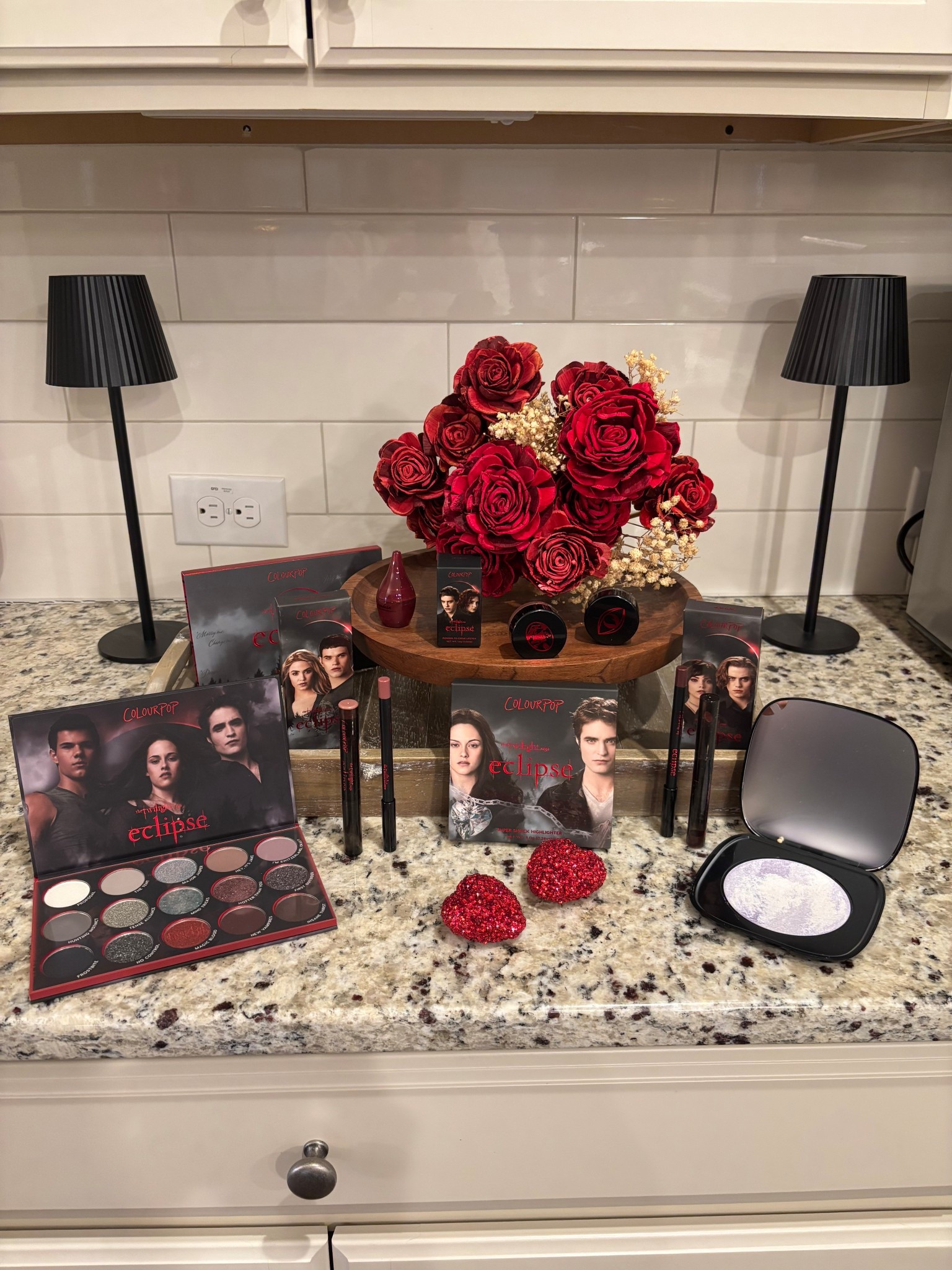 ECLIPSE: The newest set in the Colour Pop/Twilight Collab!

Available as a set or purchase separately .

#Twilight
#colourpop


#LTKBeauty