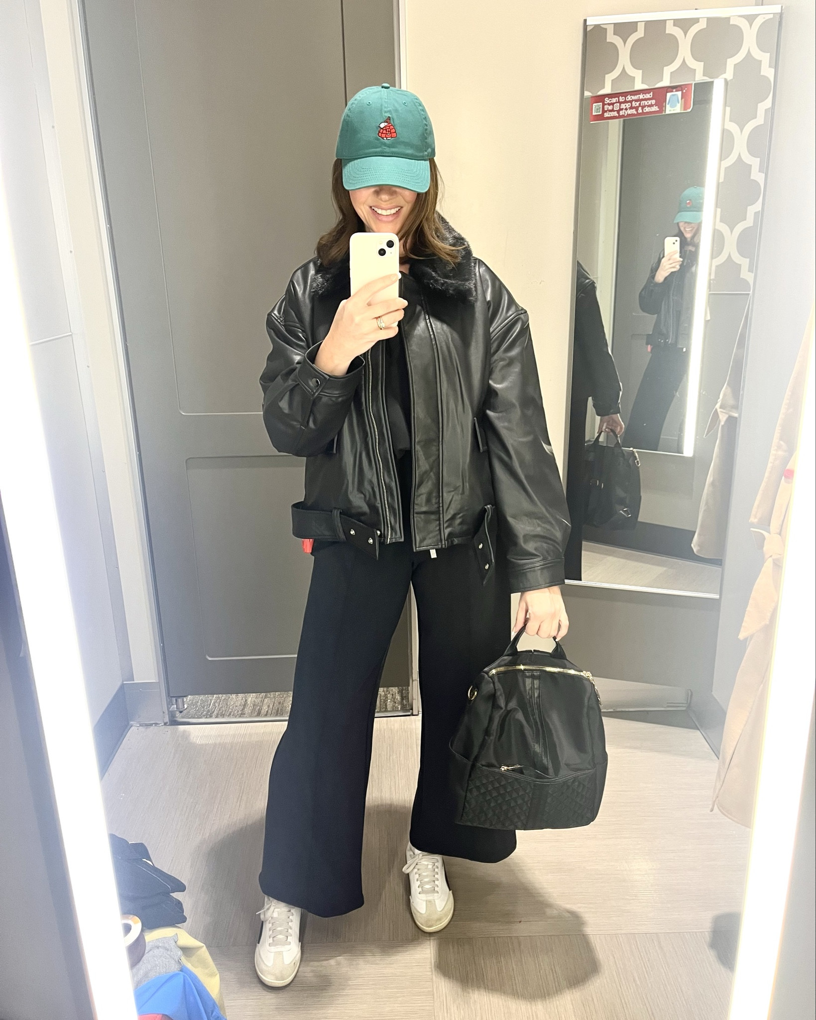 Cozy mom style.
Lounge set from Target 

#LTKootd #LTKmomlife