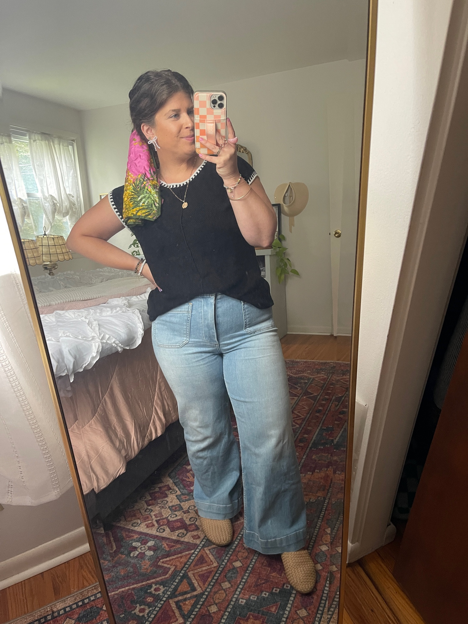 A neutral outfit with a pop of color! Size 6 in the denim. Lots of stretch 



#LTKStyleTip #LTKFindsUnder100 #LTKSummerSales