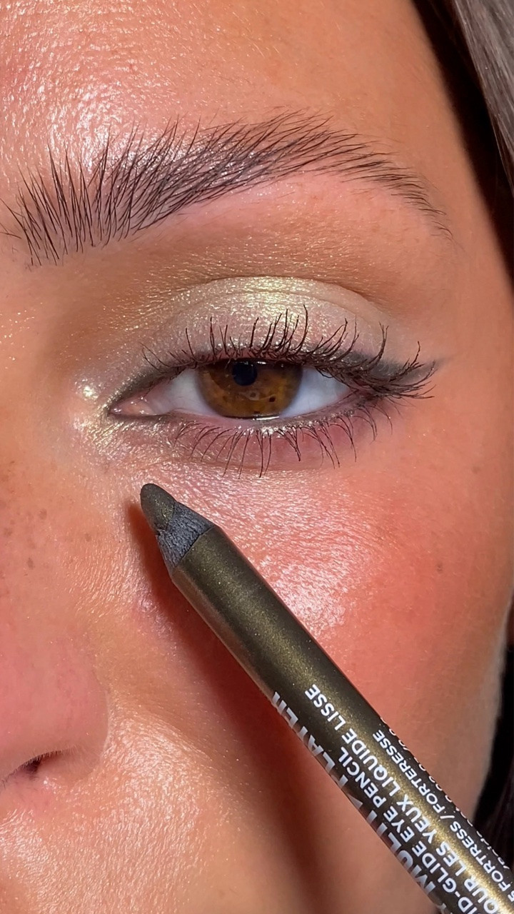 classic eye makeup with a touch of whimsy 🧚🏼✨🌿 swap out your brown eye makeup with earthy green tones for a soft  whimsical look 💫 comment MAKEUP for the links xx

#LTKgrwm #LTKBeauty