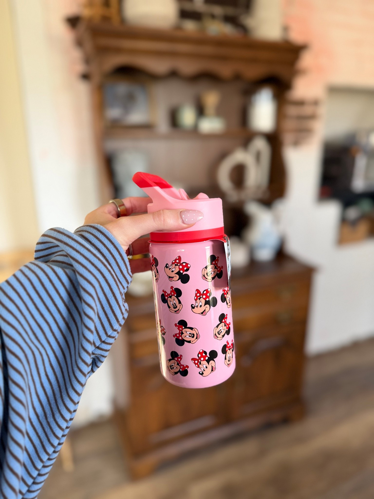 Evelyn’s Minnie Mouse cup! She’s obsessed with all things Mickey or Minnie and I love this one!!! Perfect for Valentine’s Day but also year round for Disney lovers 🥰❤️ she is almost 20 months and can open/close the lid! 

Minnie Mouse, Simple modern tumblers 

#LTKKids #LTKValentine #LTKmomlife