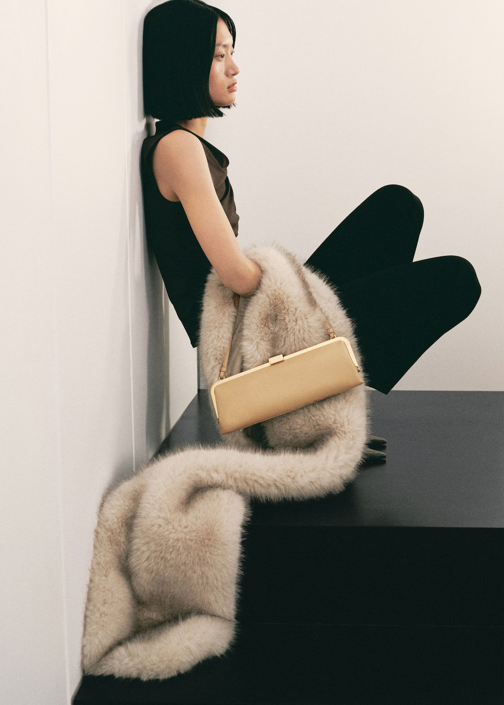 Metallic clutch handbag | Mango (US/MX/AU)