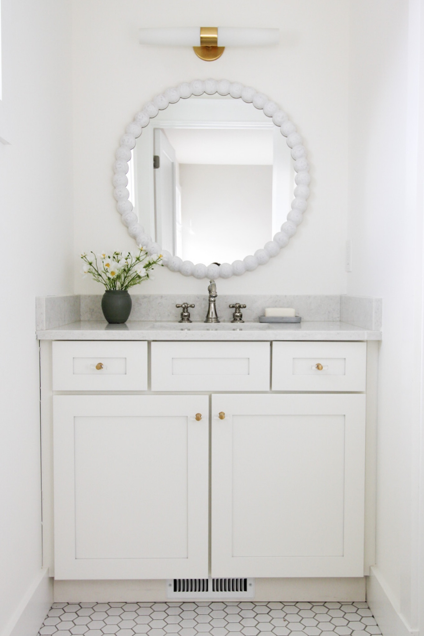 Girls bathroom, jack and Jill bath, little girls bathroom, brass hardware, bathroom decor

#LTKhome #LTKfindsunder100 #LTKstyletip