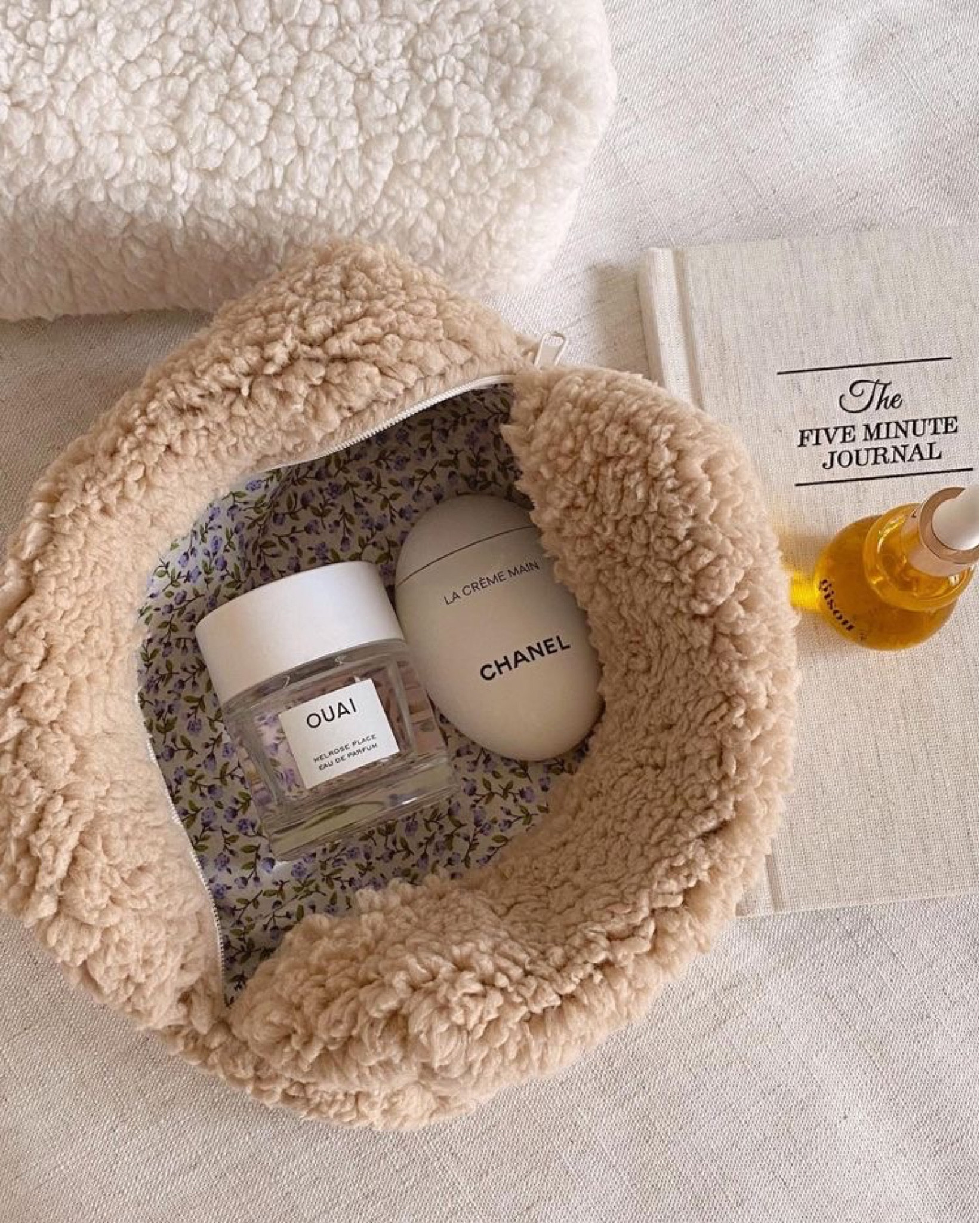 Sherpa makeup bag


#LTKbeauty #LTKunder100 #LTKFind